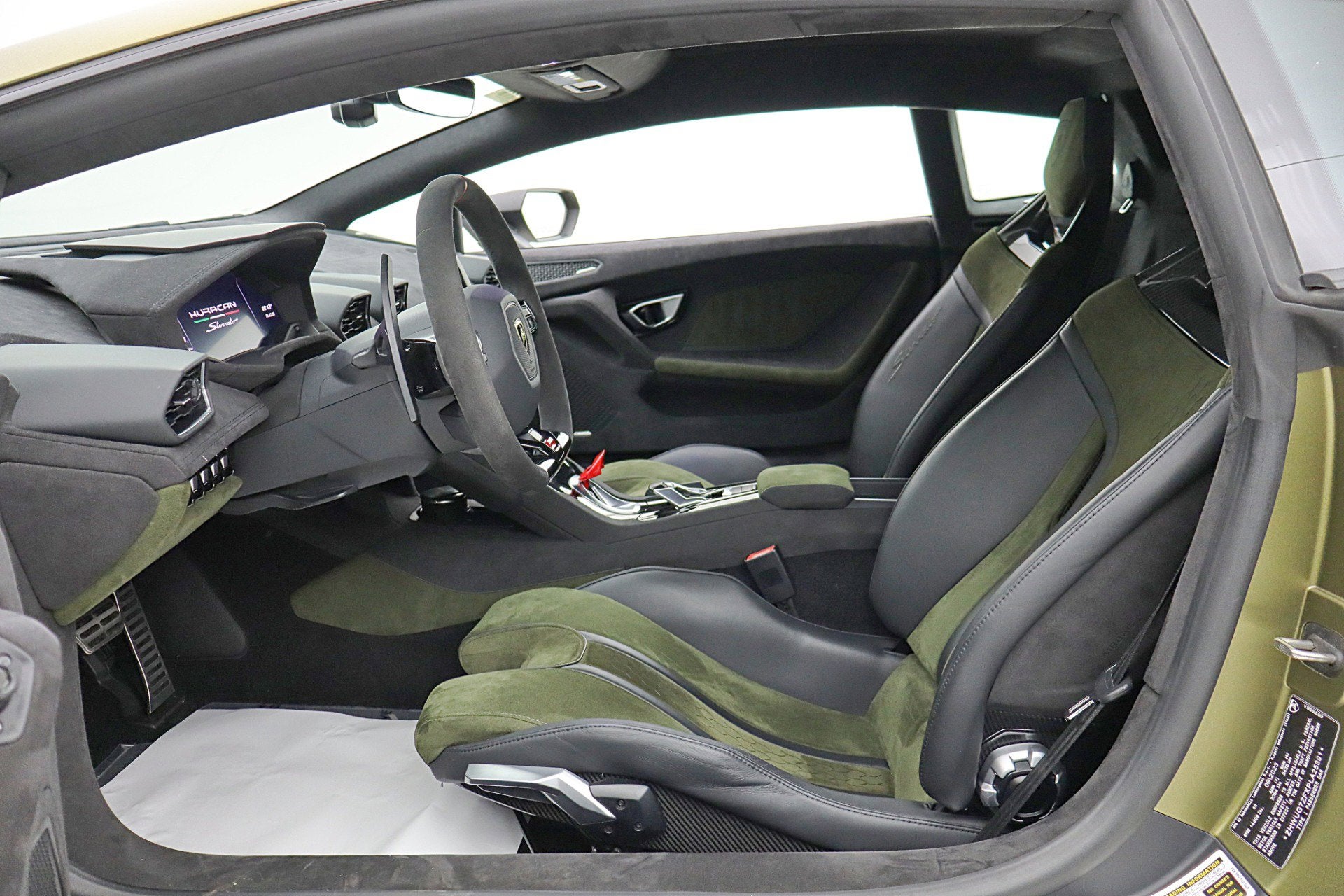 2023 Lamborghini Huracan Sterrato/SELEZIONE PRE-OWNED CERTIFIED