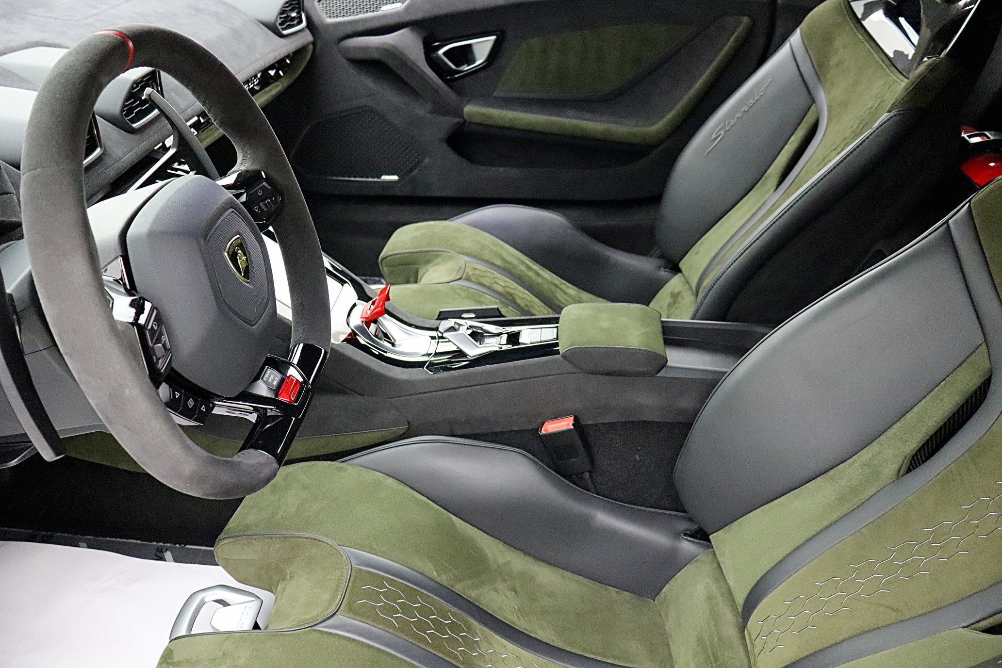 2023 Lamborghini Huracan Sterrato/SELEZIONE PRE-OWNED CERTIFIED