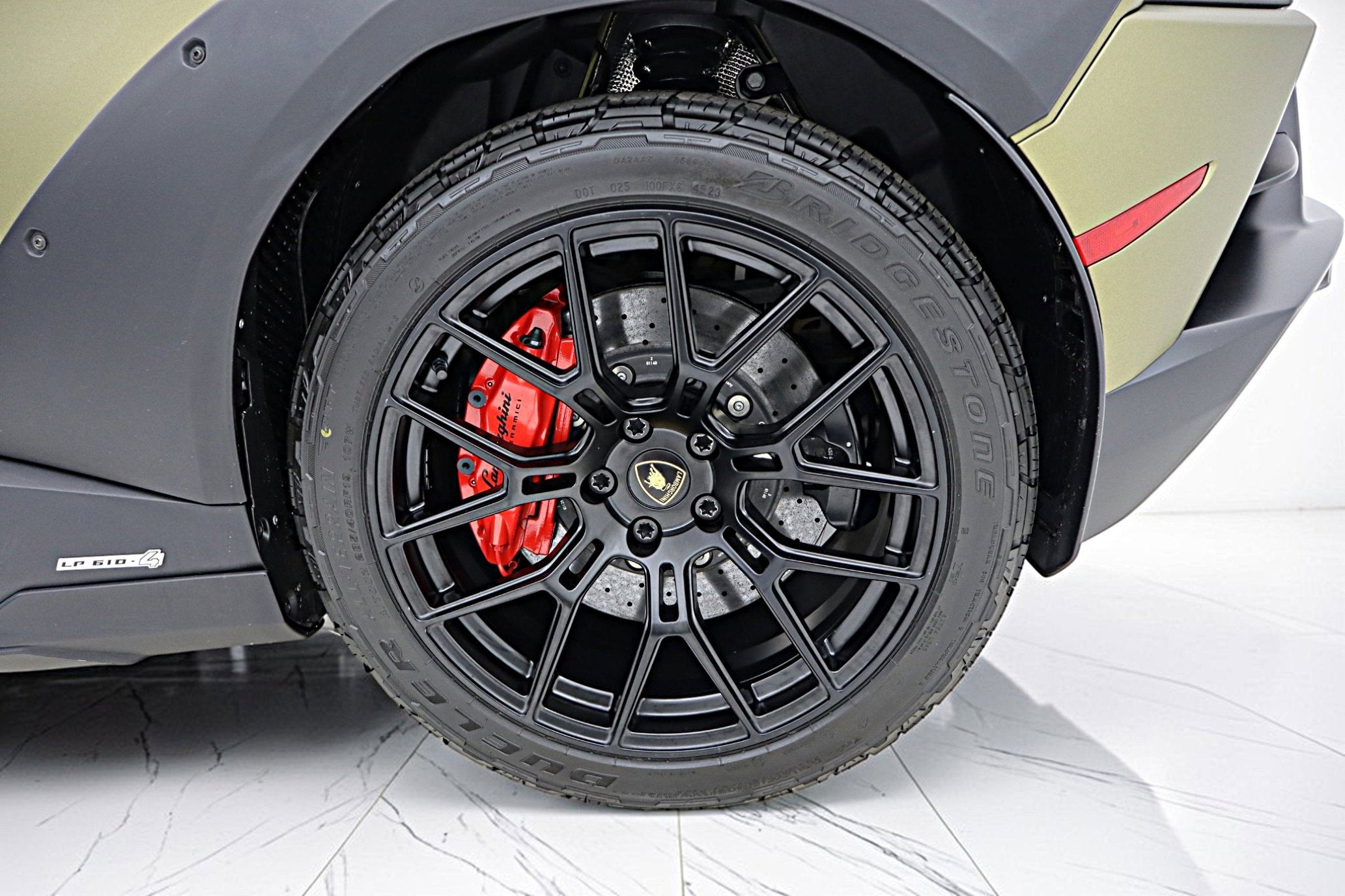 2023 Lamborghini Huracan Sterrato/SELEZIONE PRE-OWNED CERTIFIED