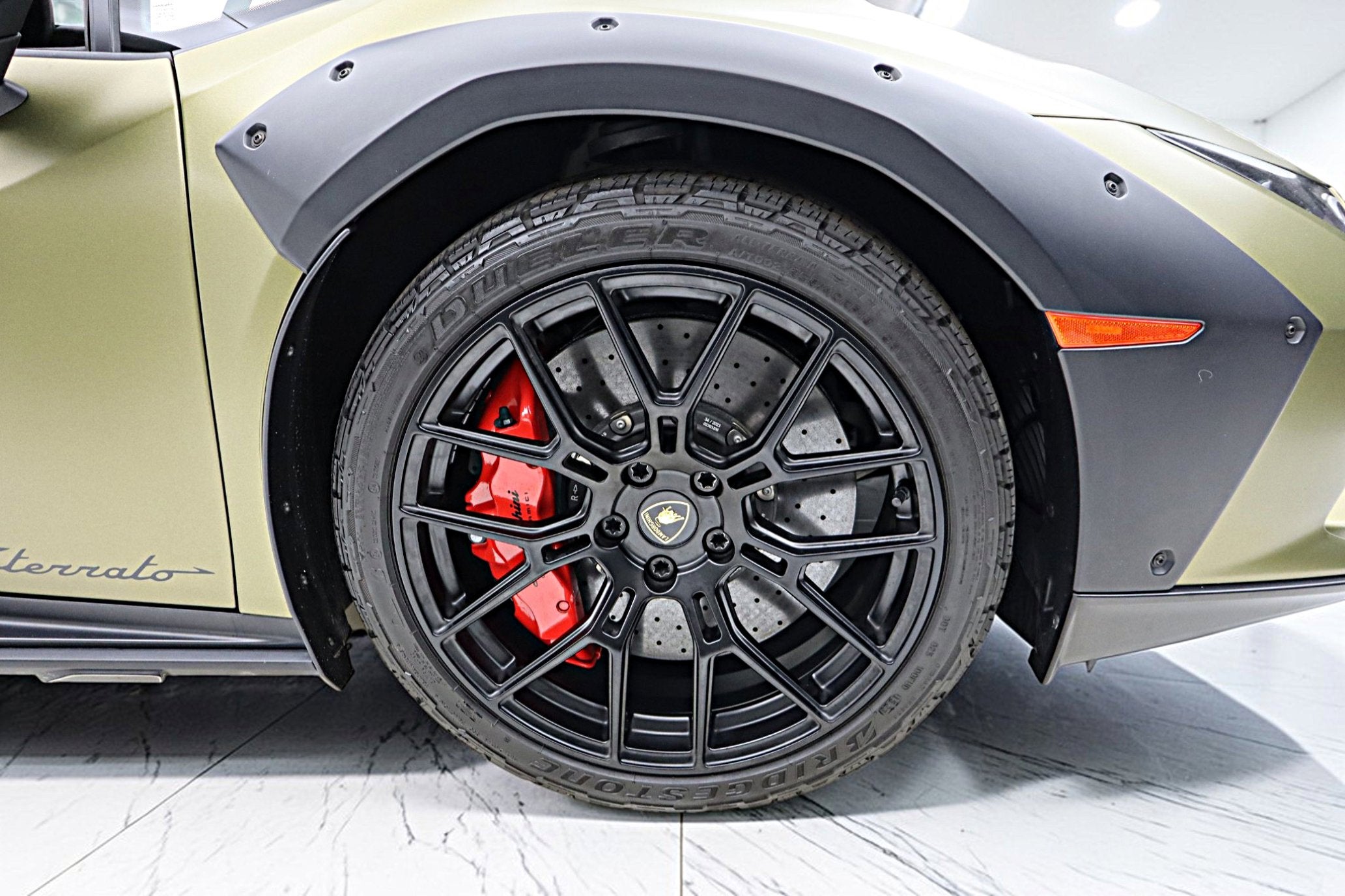 2023 Lamborghini Huracan Sterrato/SELEZIONE PRE-OWNED CERTIFIED