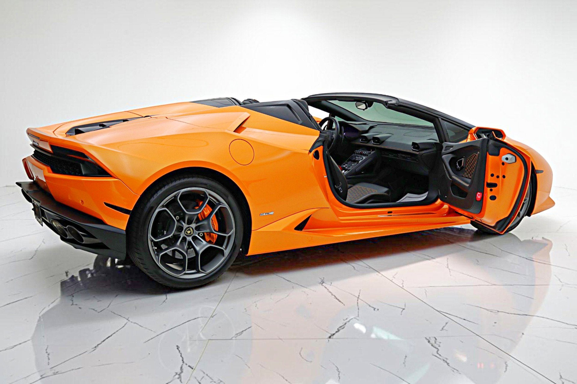 2017 Lamborghini Huracan Spyder/SELEZIONE PRE-OWNED CERTIFIED