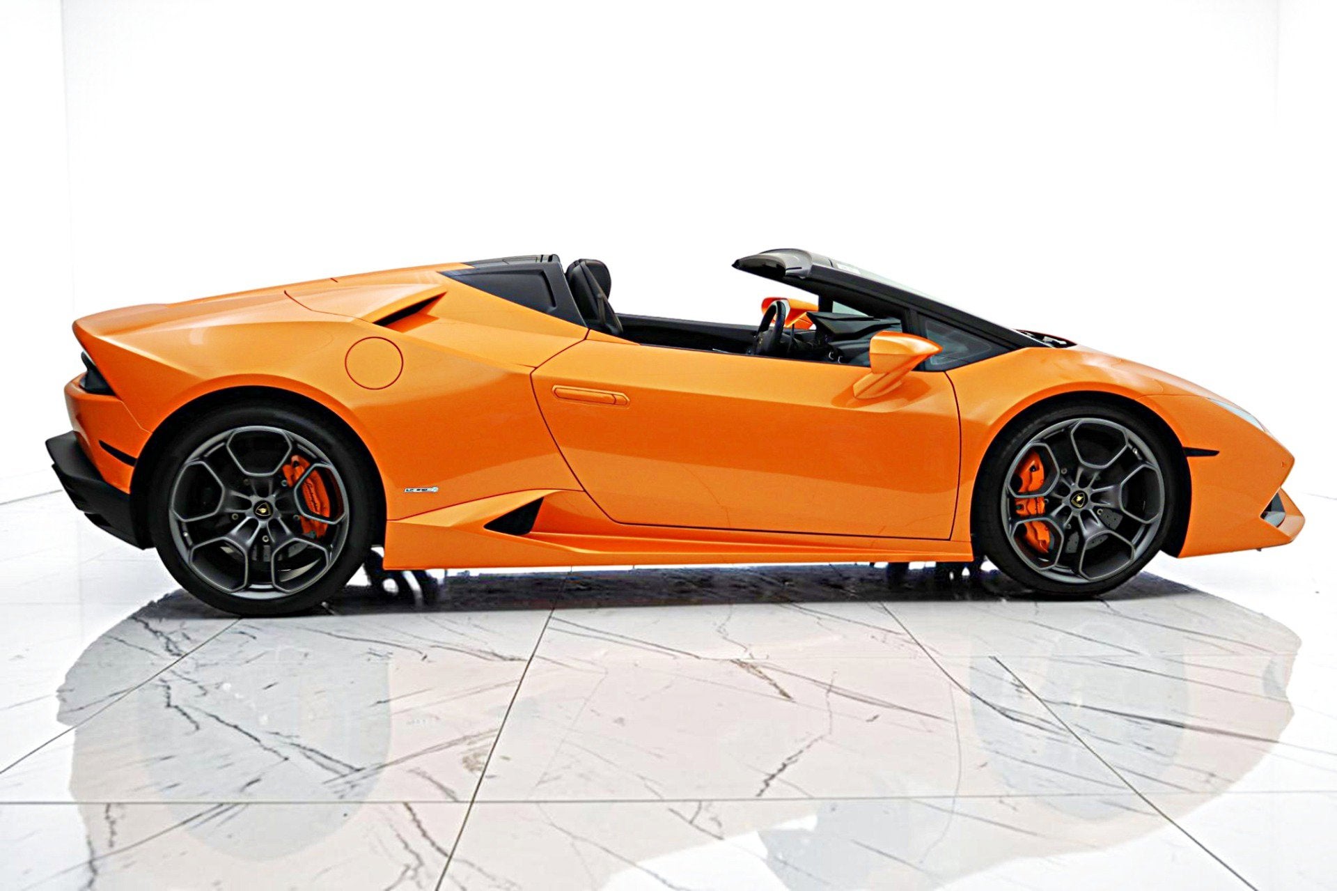 2017 Lamborghini Huracan Spyder/SELEZIONE PRE-OWNED CERTIFIED