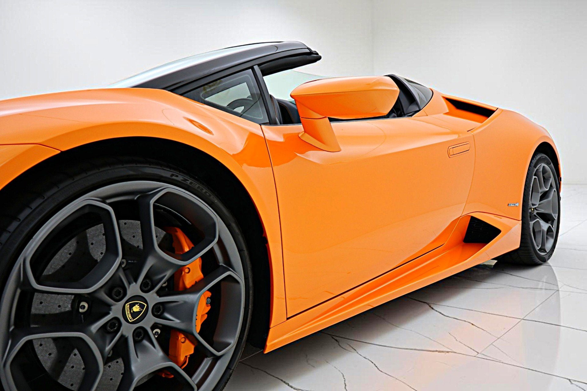 2017 Lamborghini Huracan Spyder/SELEZIONE PRE-OWNED CERTIFIED