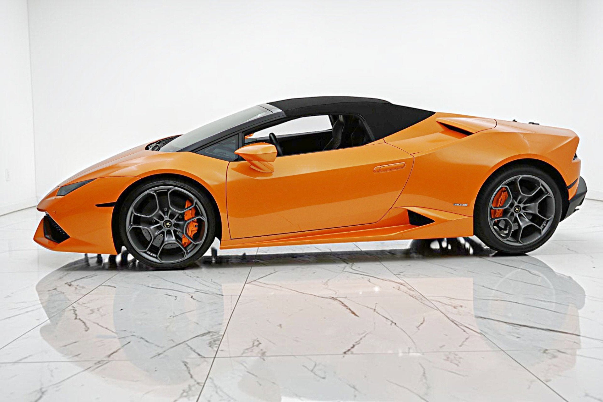 2017 Lamborghini Huracan Spyder/SELEZIONE PRE-OWNED CERTIFIED