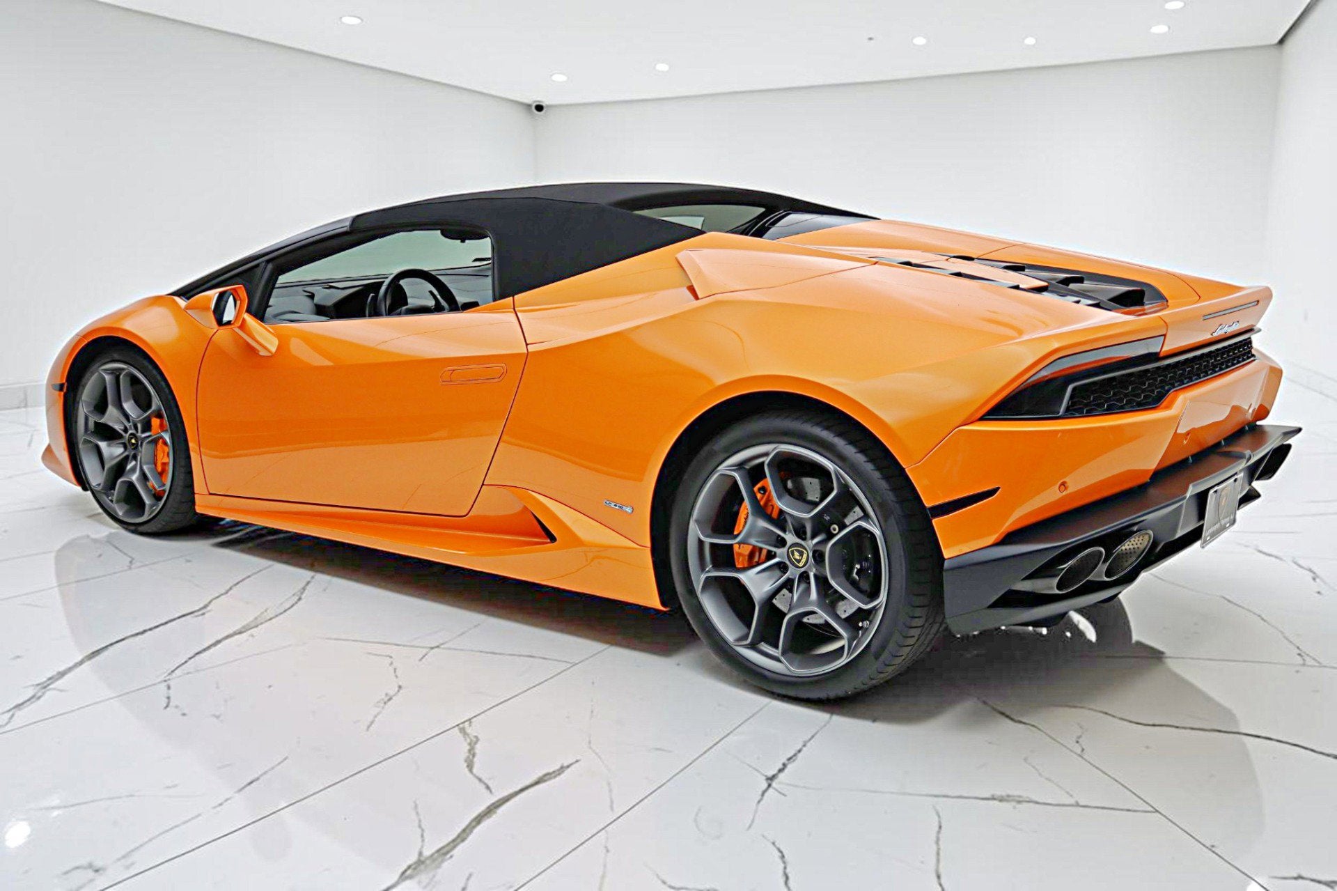 2017 Lamborghini Huracan Spyder/SELEZIONE PRE-OWNED CERTIFIED