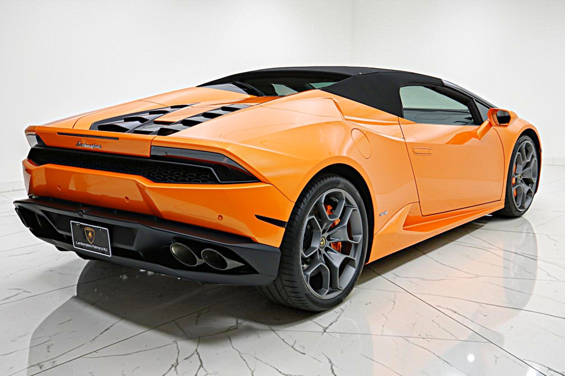 2017 Lamborghini Huracan Spyder/SELEZIONE PRE-OWNED CERTIFIED