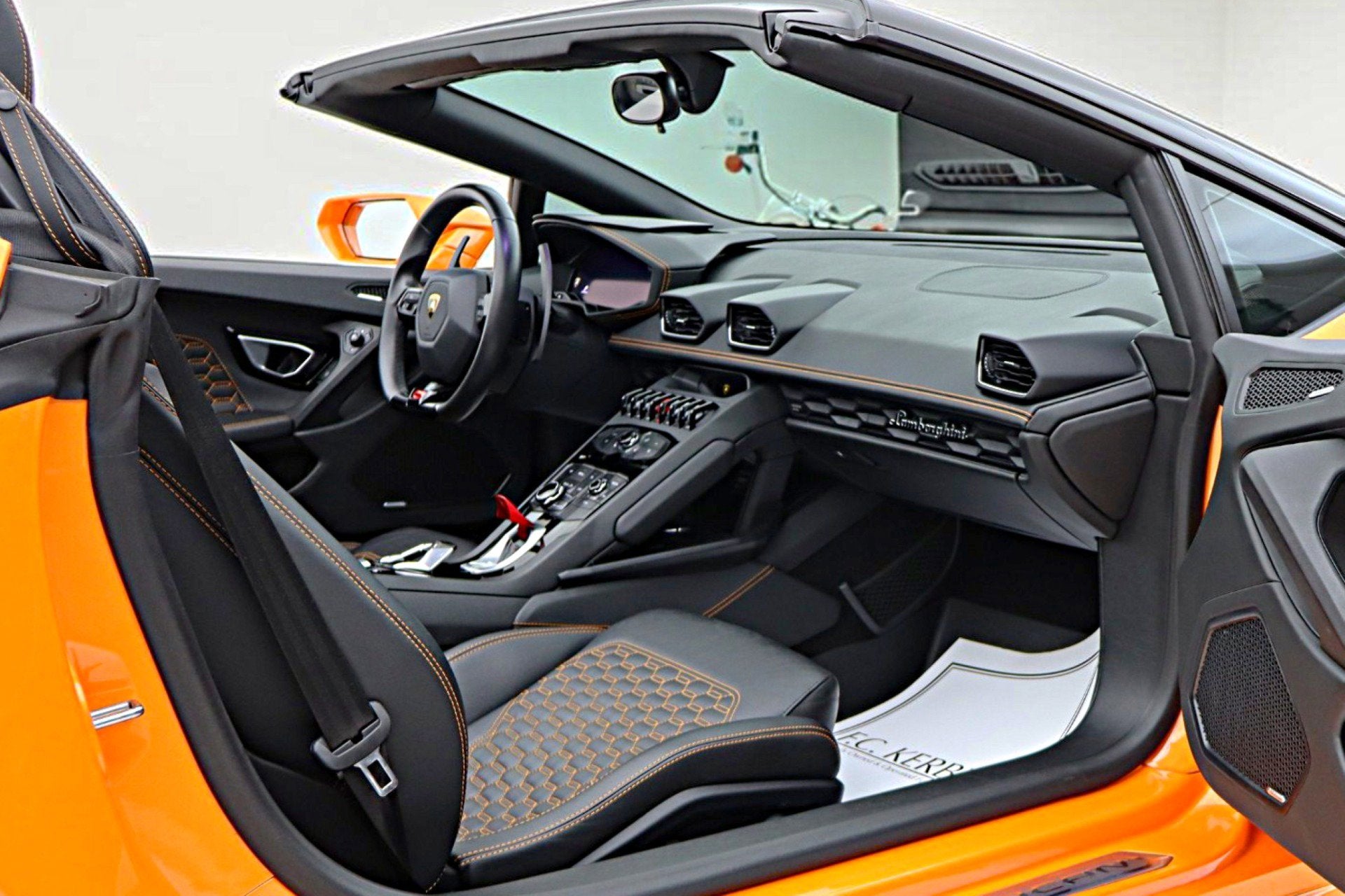 2017 Lamborghini Huracan Spyder/SELEZIONE PRE-OWNED CERTIFIED