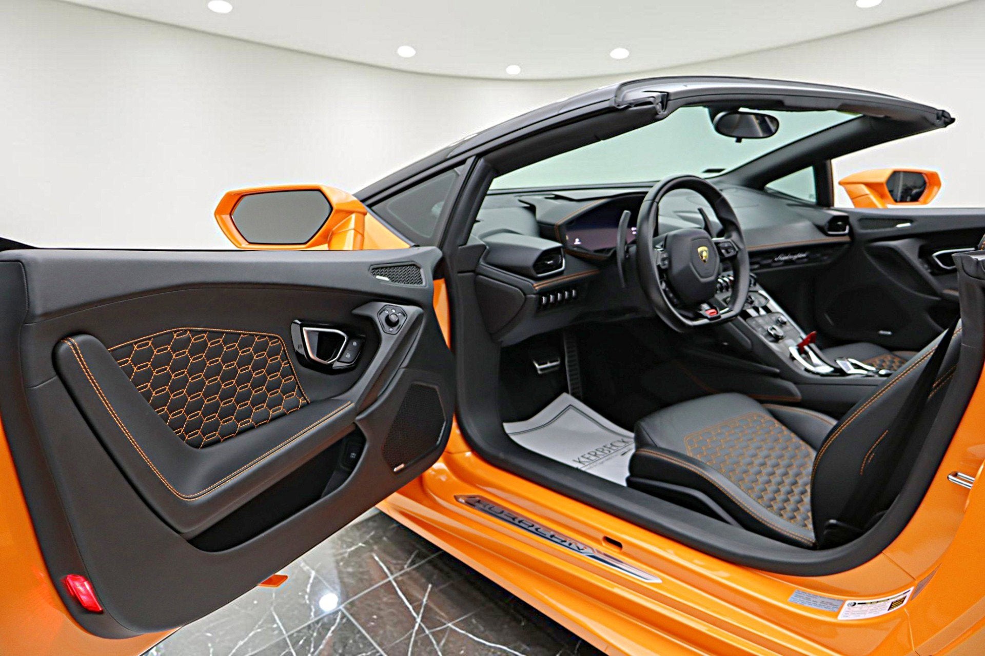 2017 Lamborghini Huracan Spyder/SELEZIONE PRE-OWNED CERTIFIED
