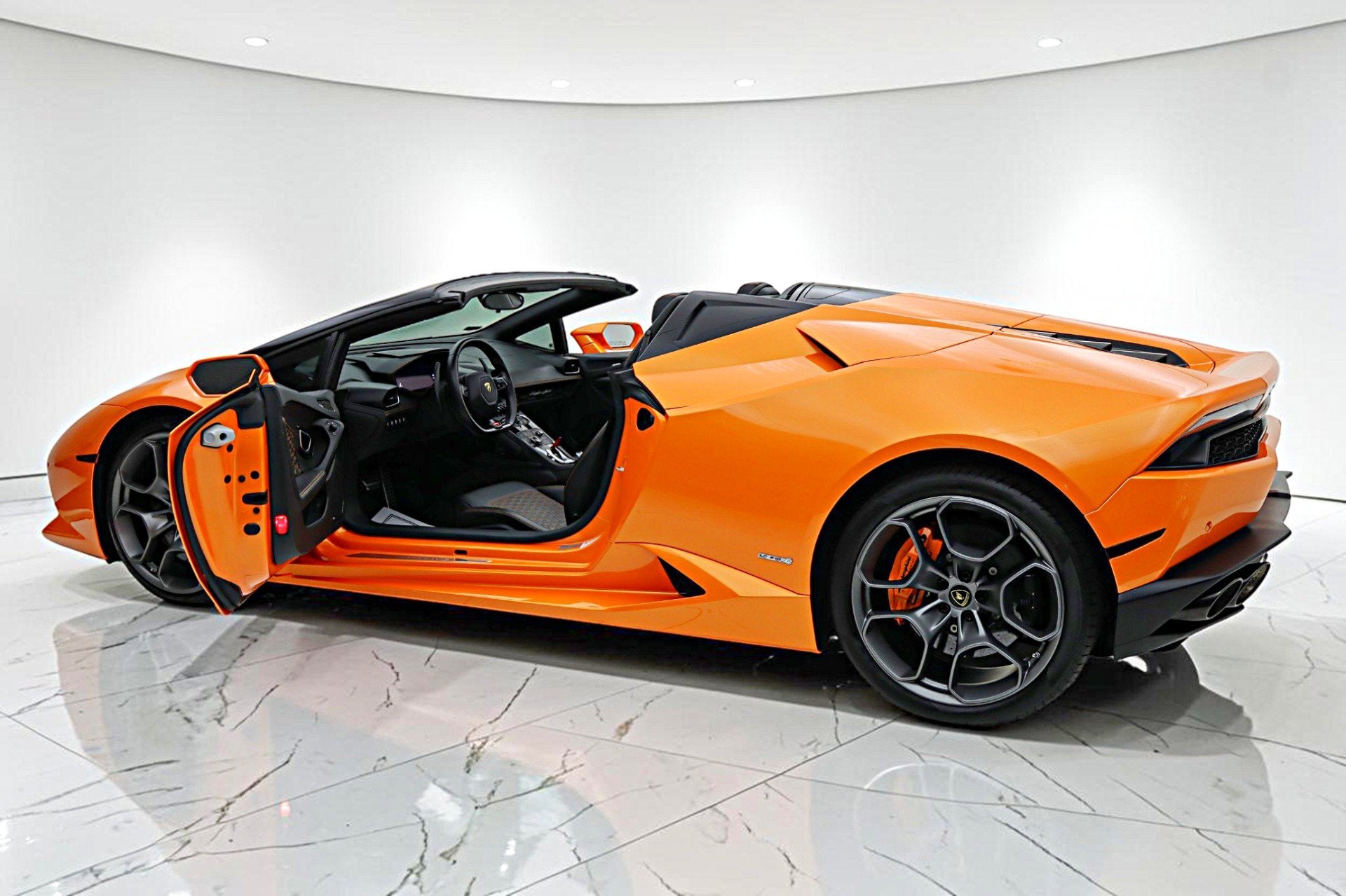 2017 Lamborghini Huracan Spyder/SELEZIONE PRE-OWNED CERTIFIED