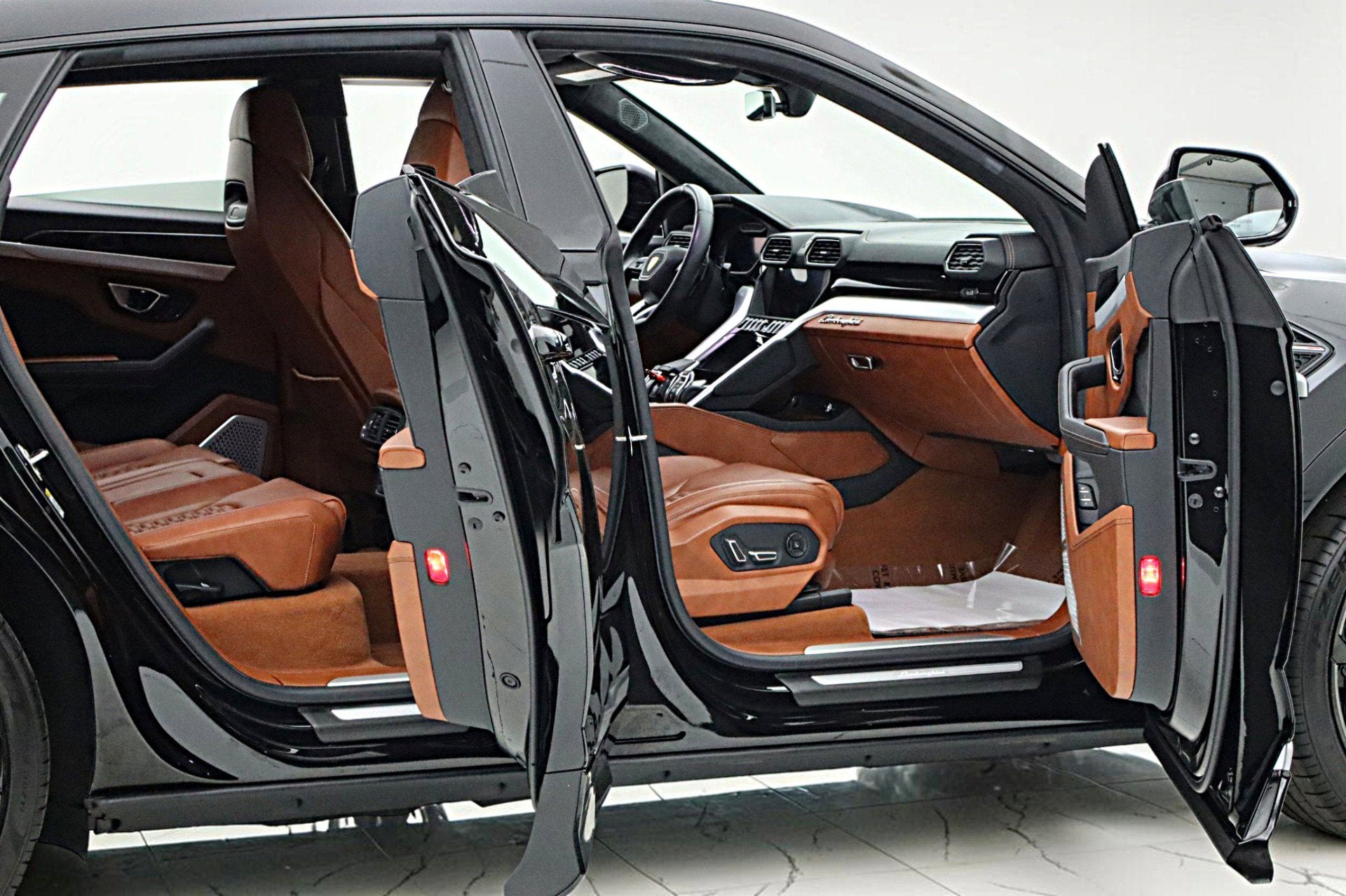 2019 Lamborghini Urus /SELEZIONE PRE-OWNED CERTIFIED