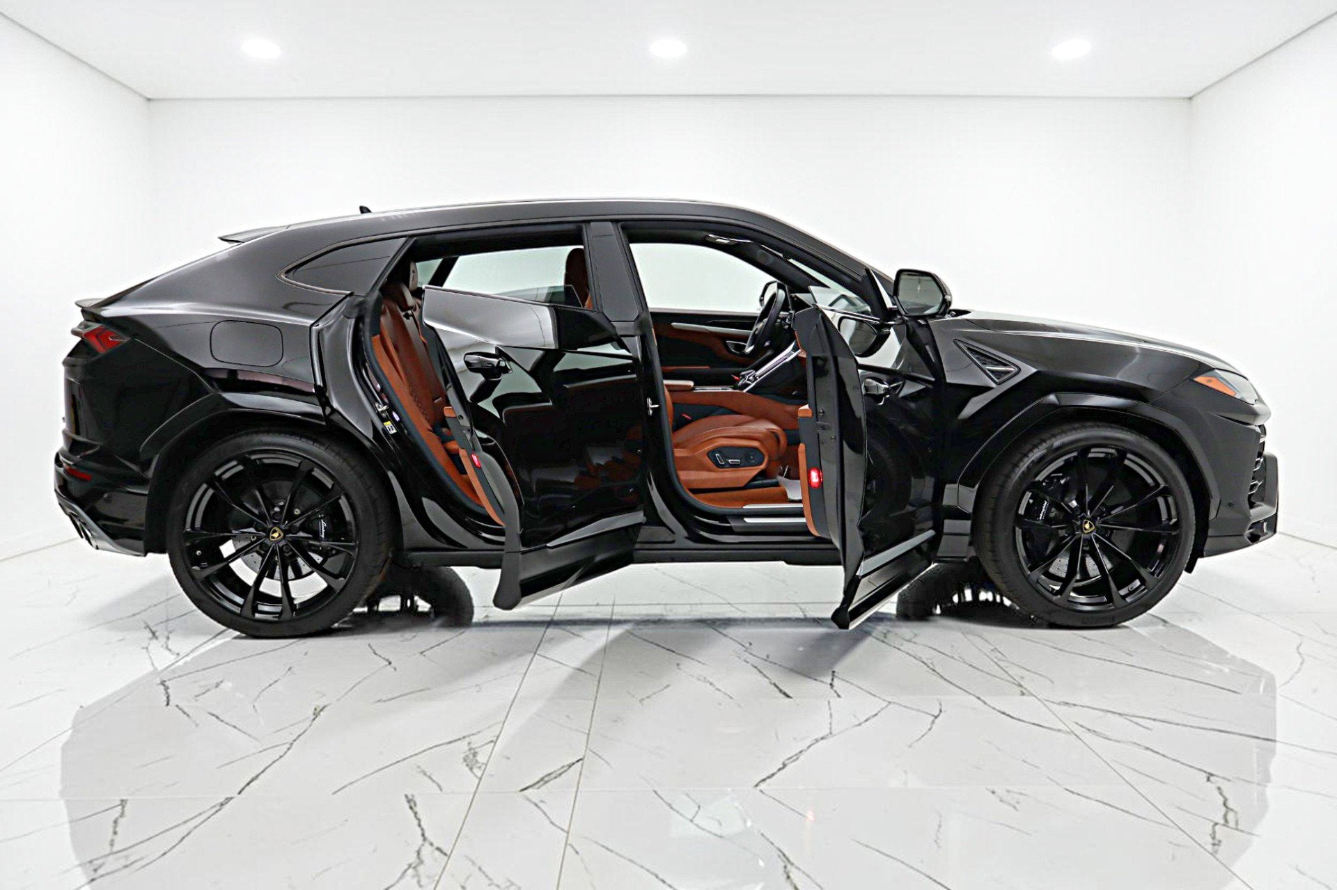 2019 Lamborghini Urus /SELEZIONE PRE-OWNED CERTIFIED