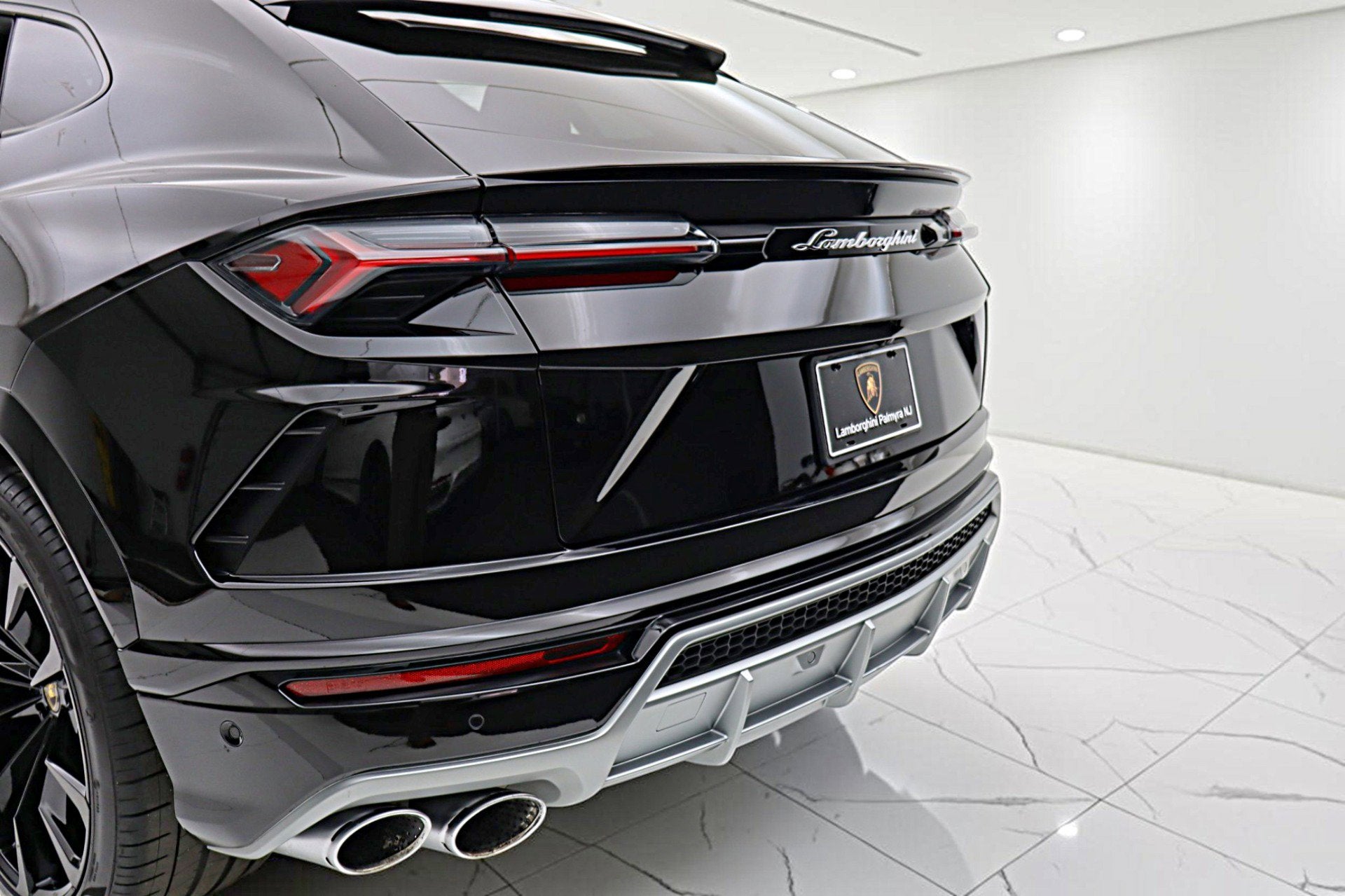 2019 Lamborghini Urus /SELEZIONE PRE-OWNED CERTIFIED