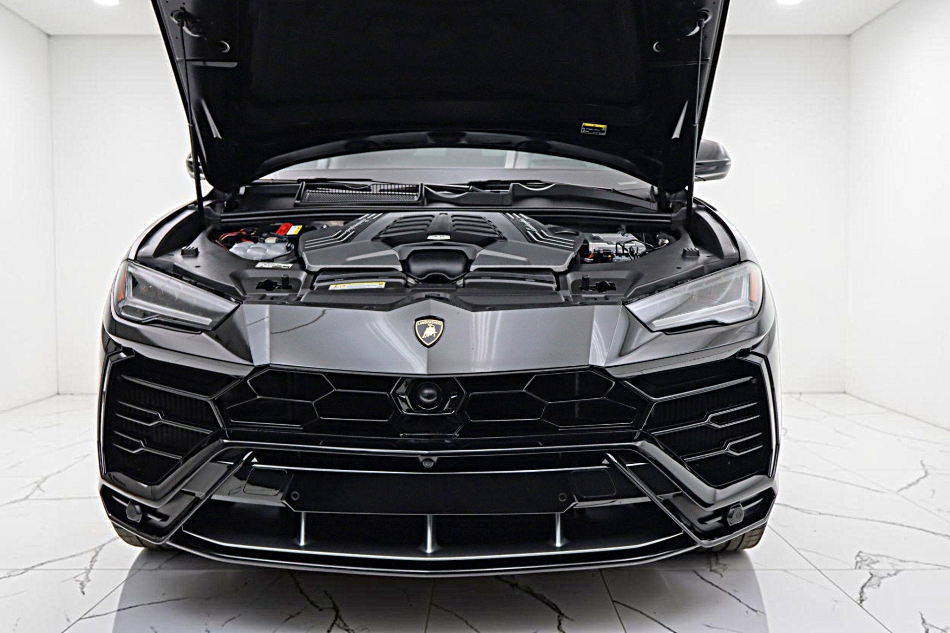 2019 Lamborghini Urus /SELEZIONE PRE-OWNED CERTIFIED