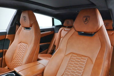 2019 Lamborghini Urus /SELEZIONE PRE-OWNED CERTIFIED