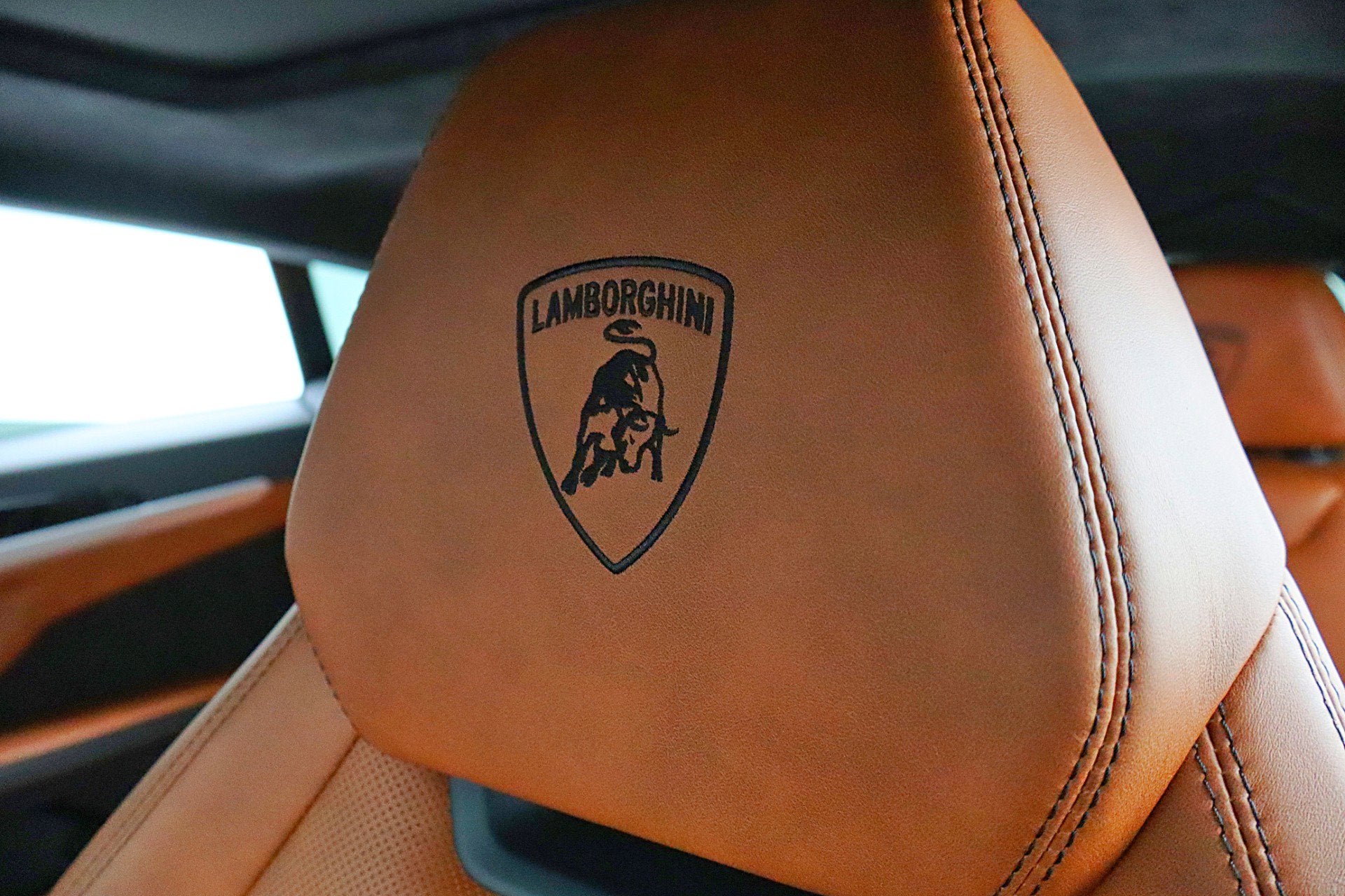 2019 Lamborghini Urus /SELEZIONE PRE-OWNED CERTIFIED