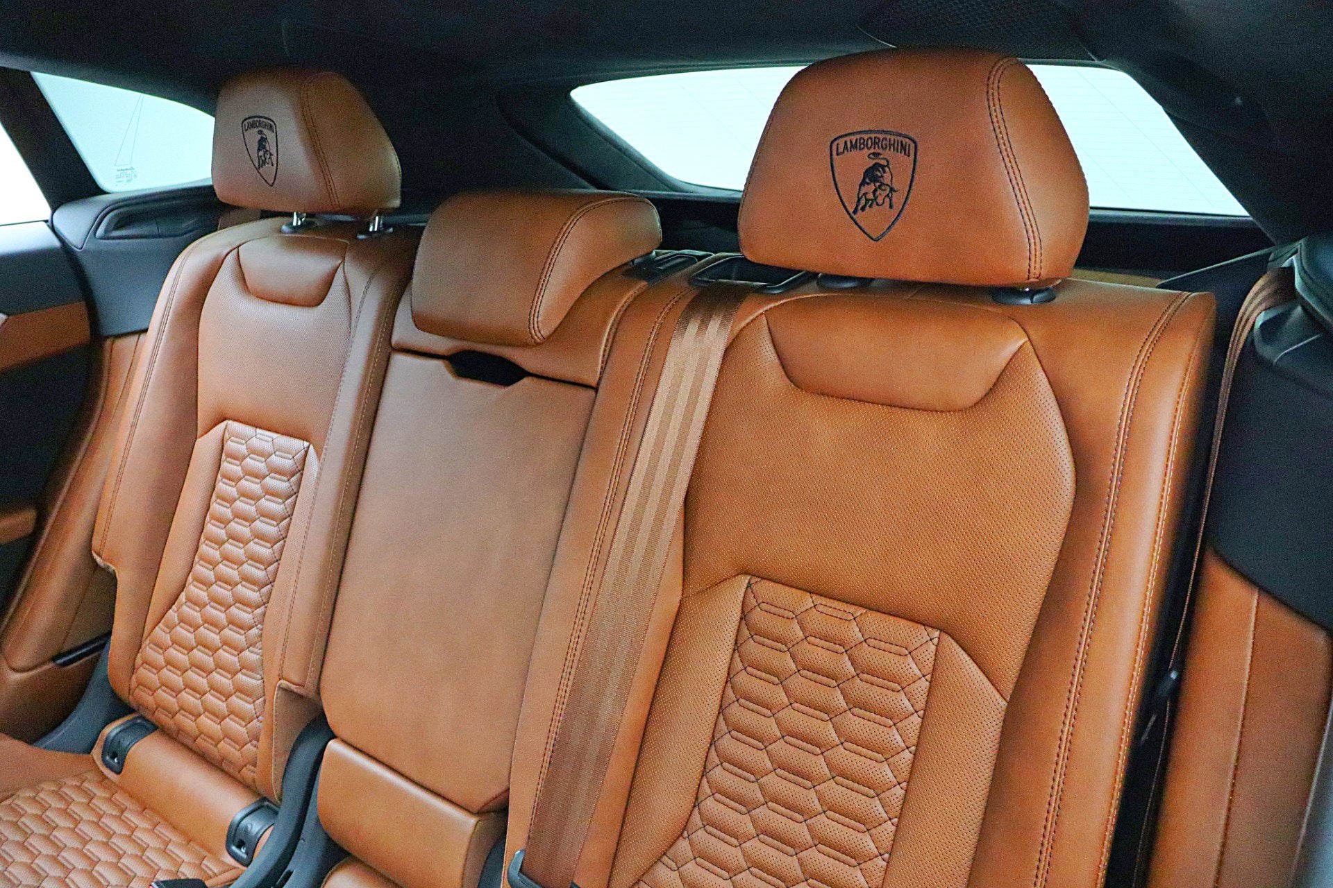 2019 Lamborghini Urus /SELEZIONE PRE-OWNED CERTIFIED