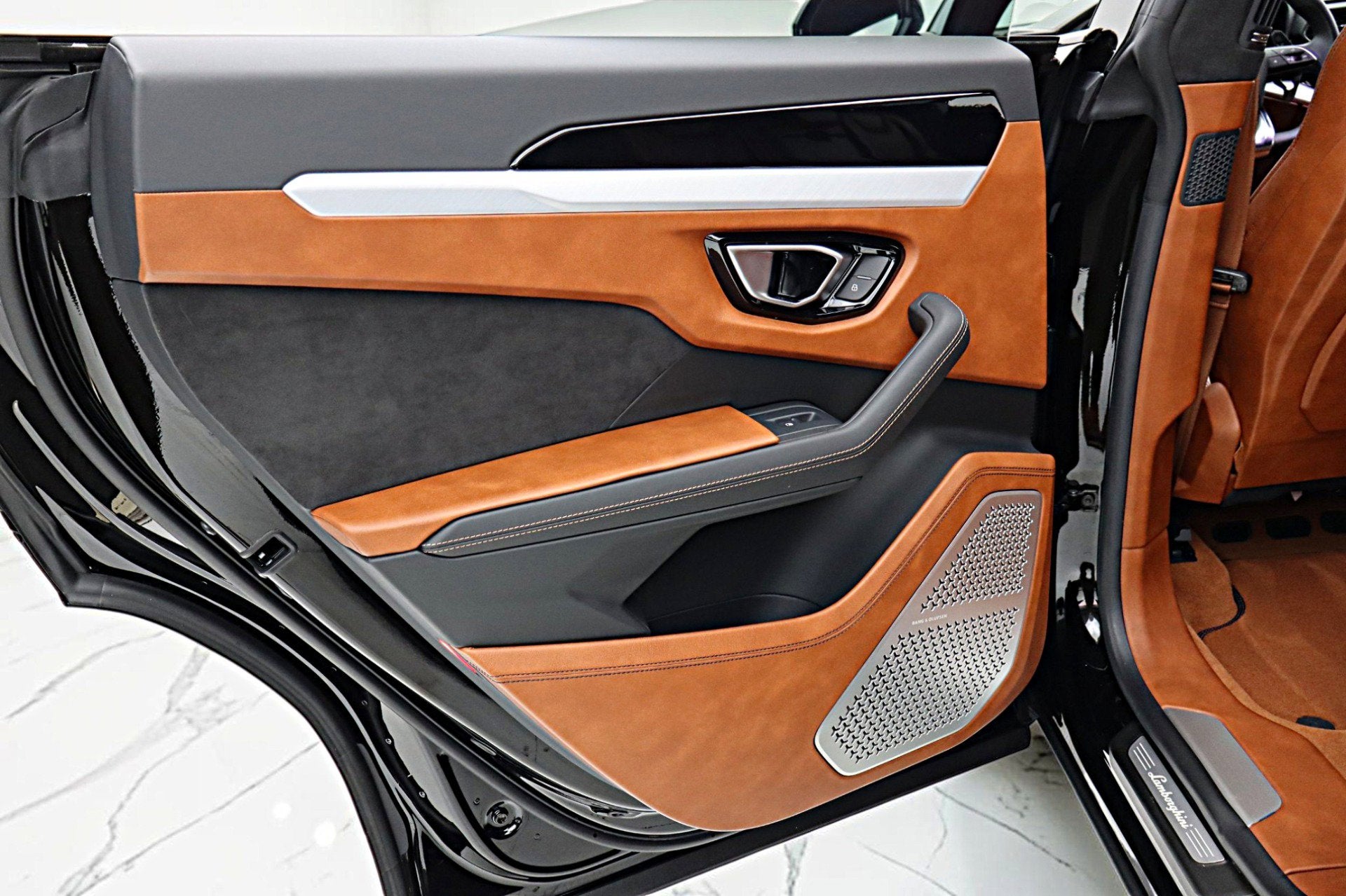 2019 Lamborghini Urus /SELEZIONE PRE-OWNED CERTIFIED