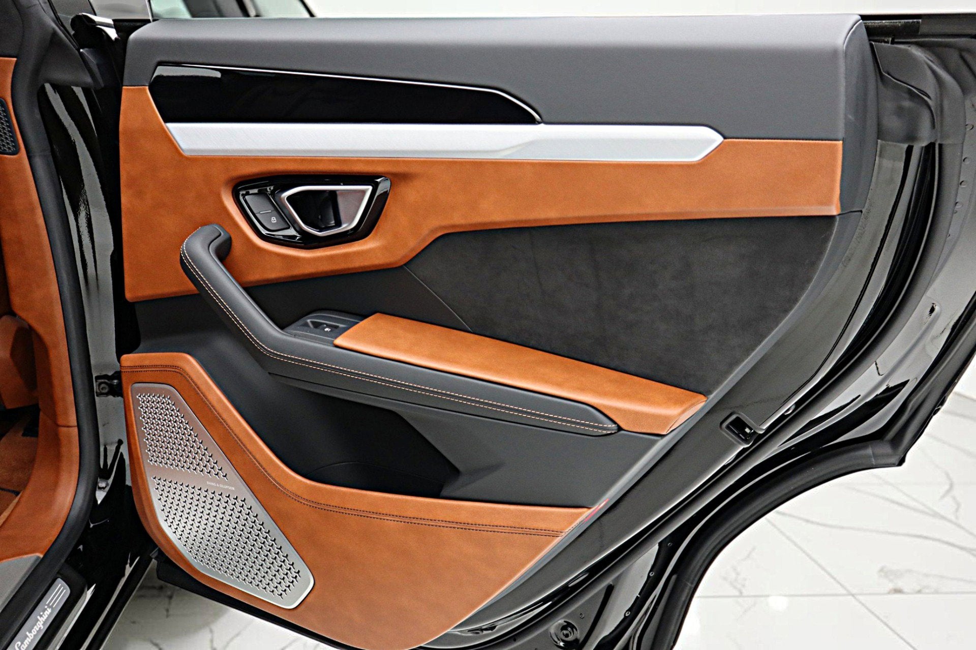 2019 Lamborghini Urus /SELEZIONE PRE-OWNED CERTIFIED