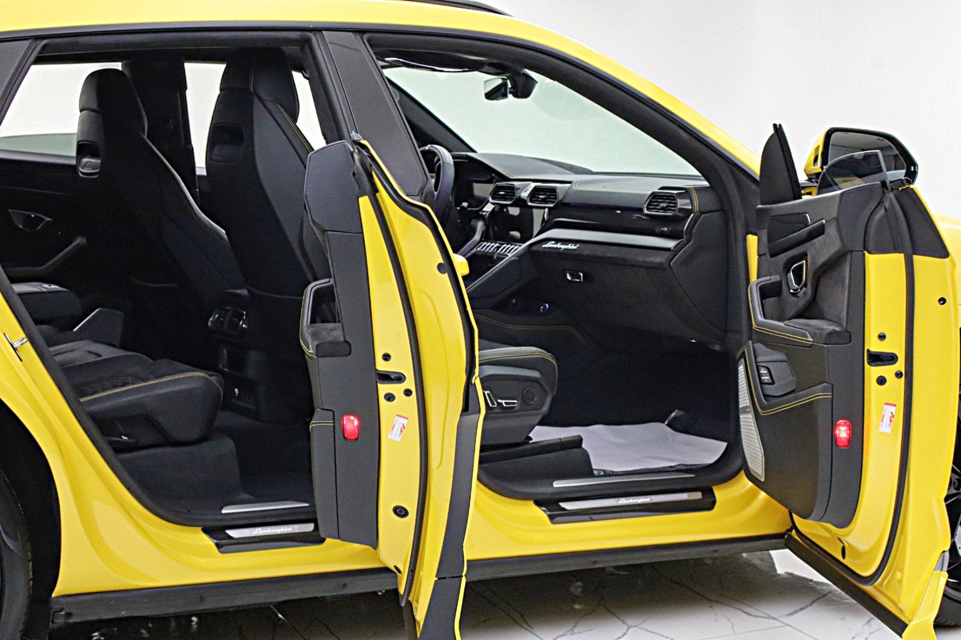 2022 Lamborghini Urus /SELEZIONE PRE-OWNED CERTIFIED