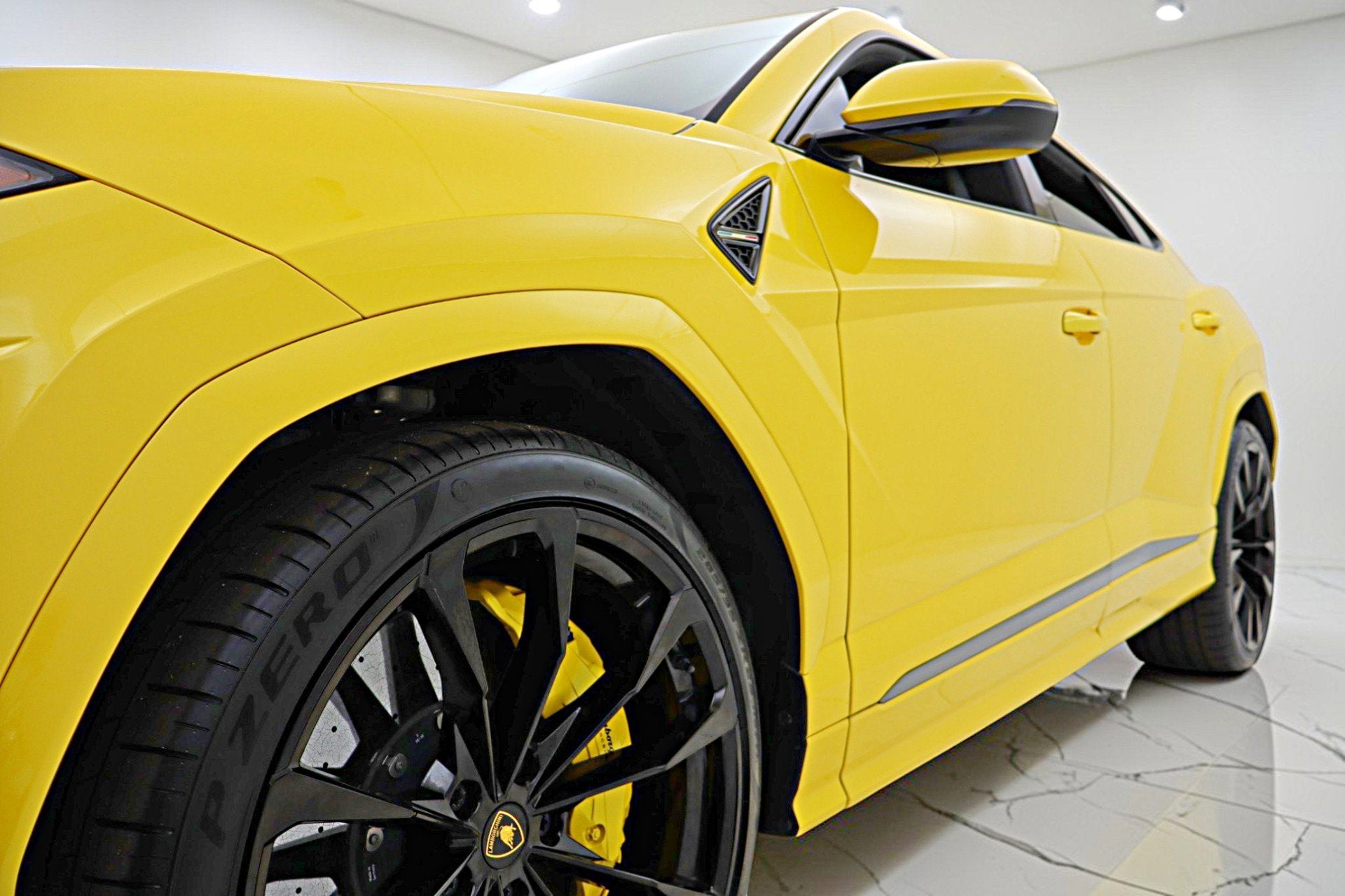 2022 Lamborghini Urus /SELEZIONE PRE-OWNED CERTIFIED