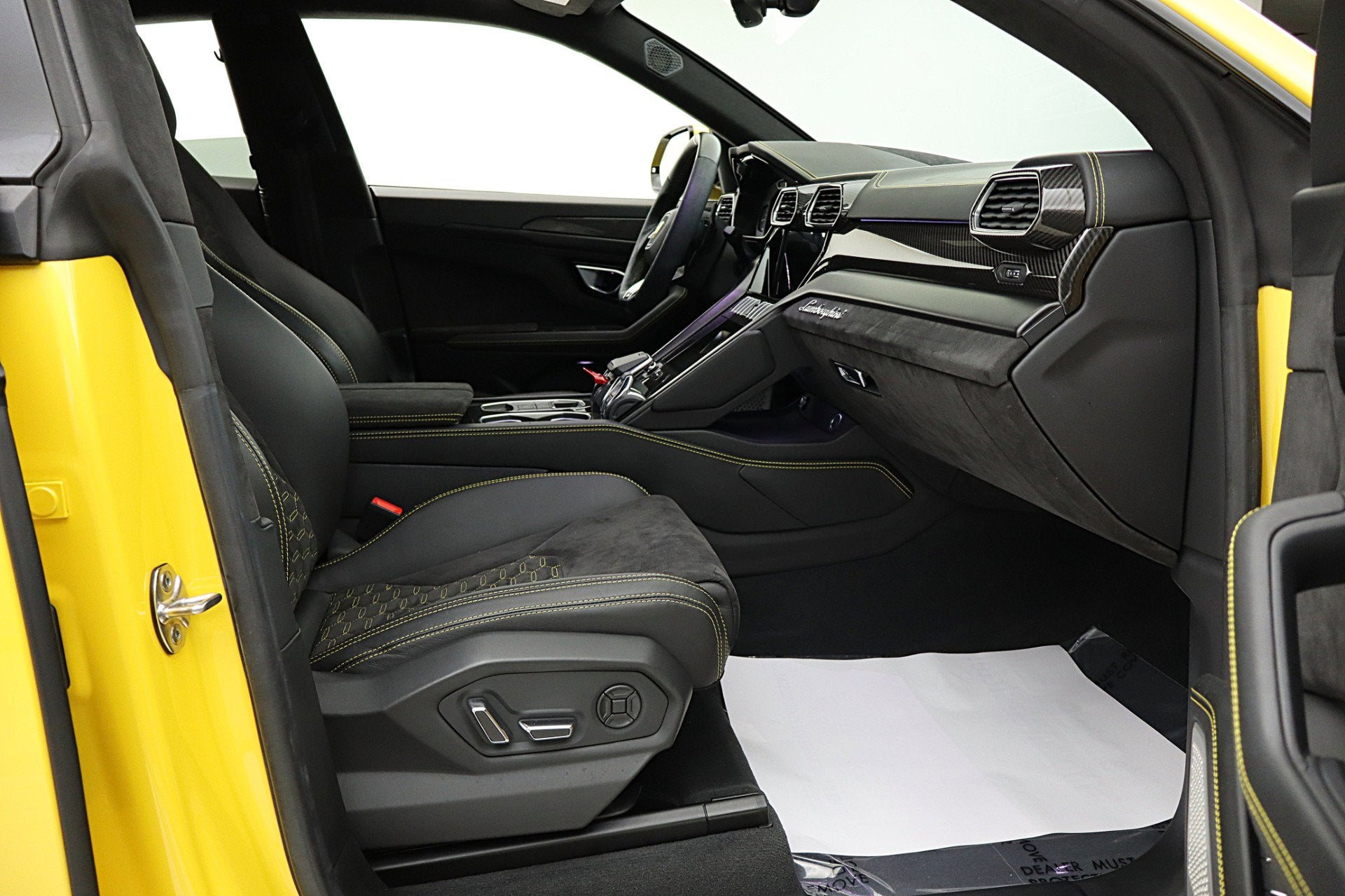 2022 Lamborghini Urus /SELEZIONE PRE-OWNED CERTIFIED