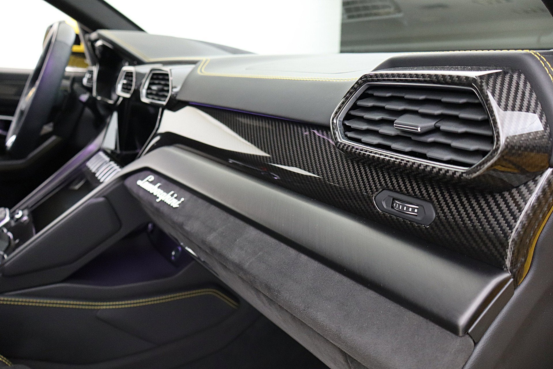 2022 Lamborghini Urus /SELEZIONE PRE-OWNED CERTIFIED