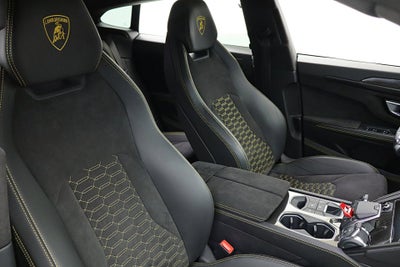 2022 Lamborghini Urus /SELEZIONE PRE-OWNED CERTIFIED