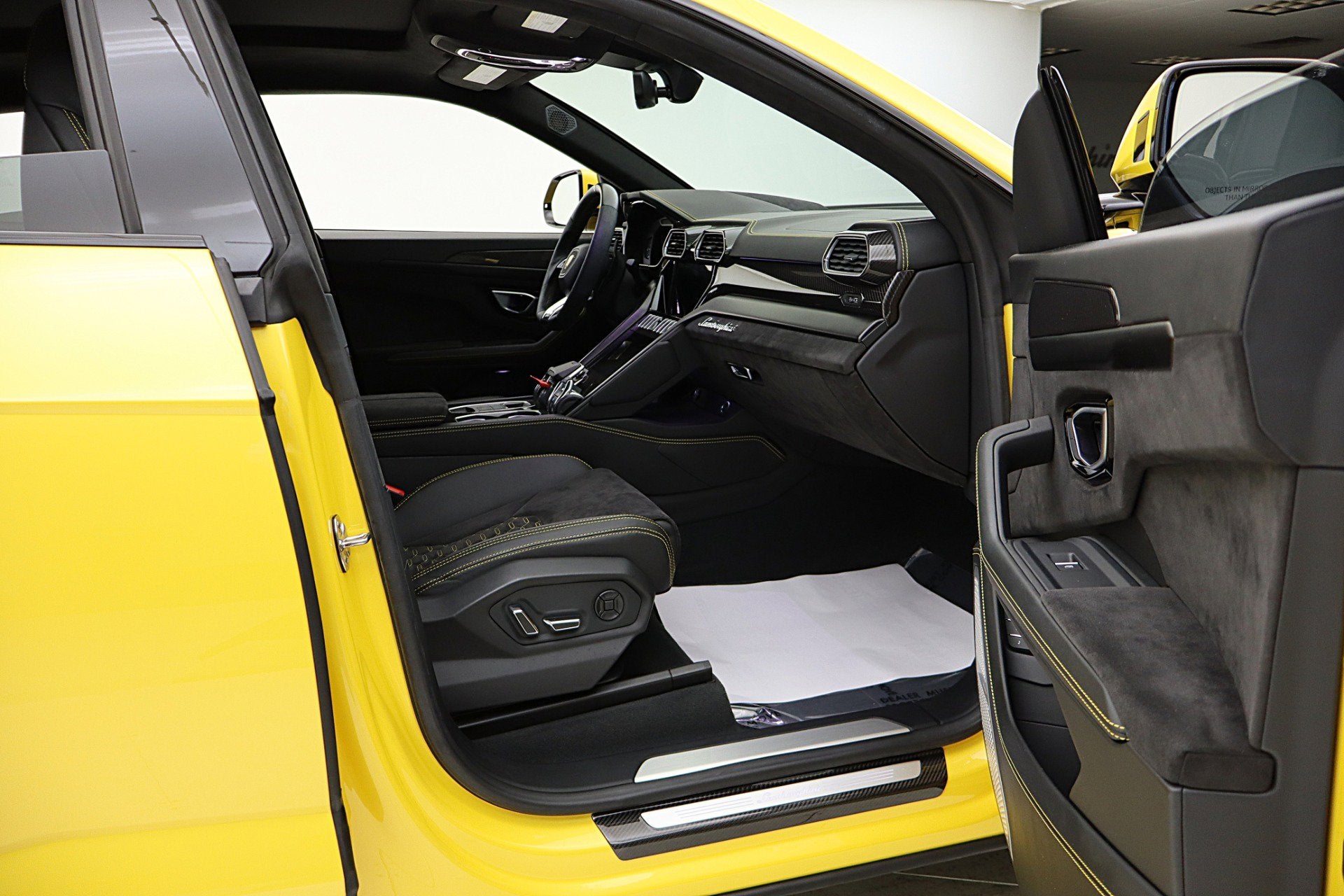 2022 Lamborghini Urus /SELEZIONE PRE-OWNED CERTIFIED