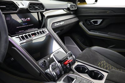 2022 Lamborghini Urus /SELEZIONE PRE-OWNED CERTIFIED