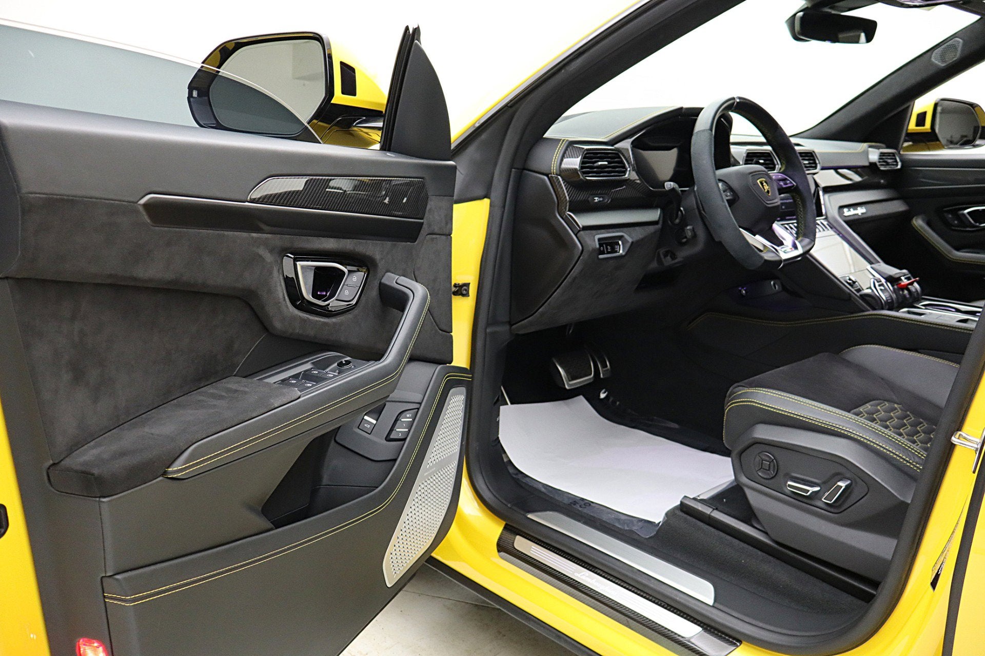 2022 Lamborghini Urus /SELEZIONE PRE-OWNED CERTIFIED