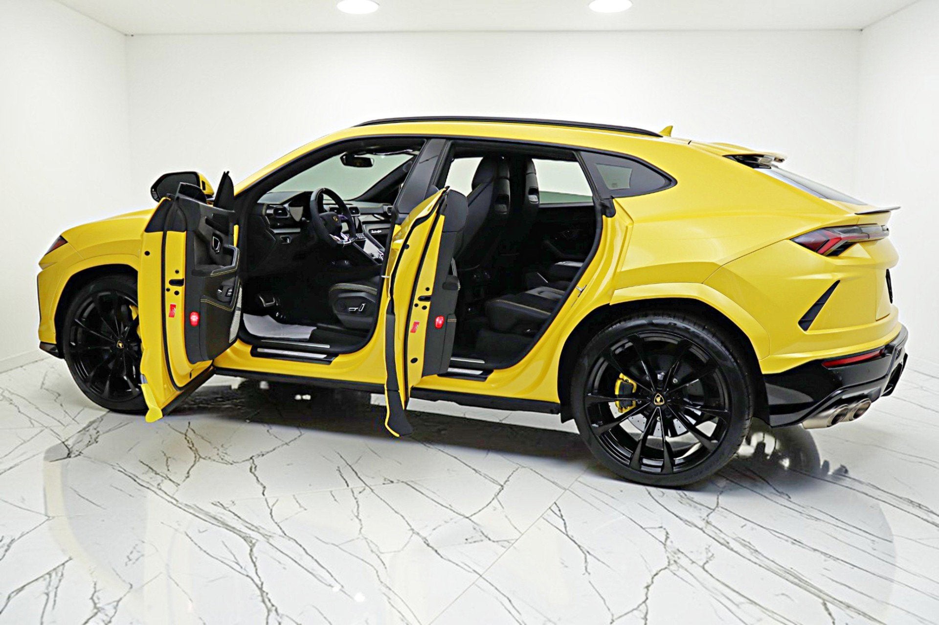2022 Lamborghini Urus /SELEZIONE PRE-OWNED CERTIFIED