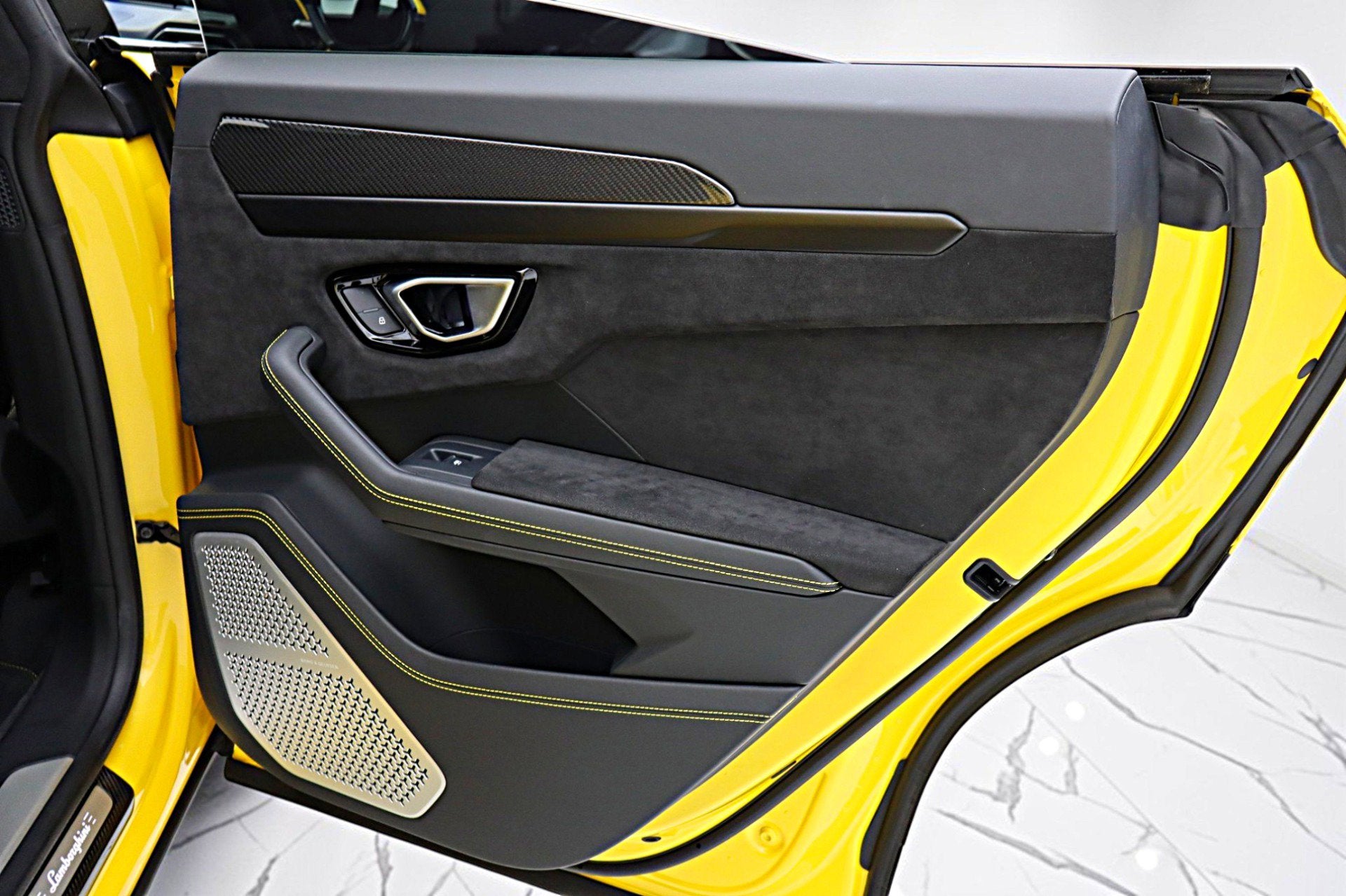 2022 Lamborghini Urus /SELEZIONE PRE-OWNED CERTIFIED