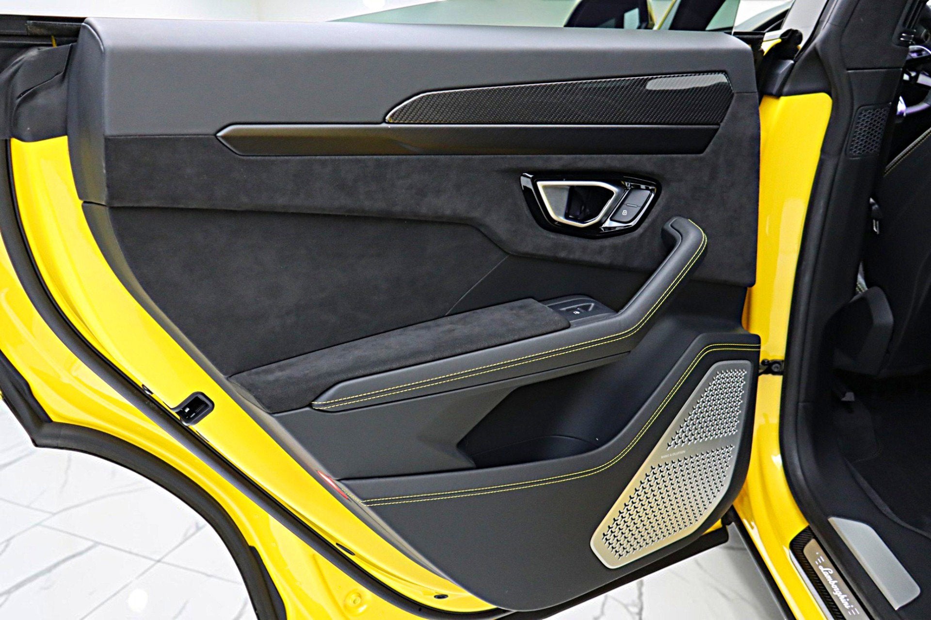 2022 Lamborghini Urus /SELEZIONE PRE-OWNED CERTIFIED