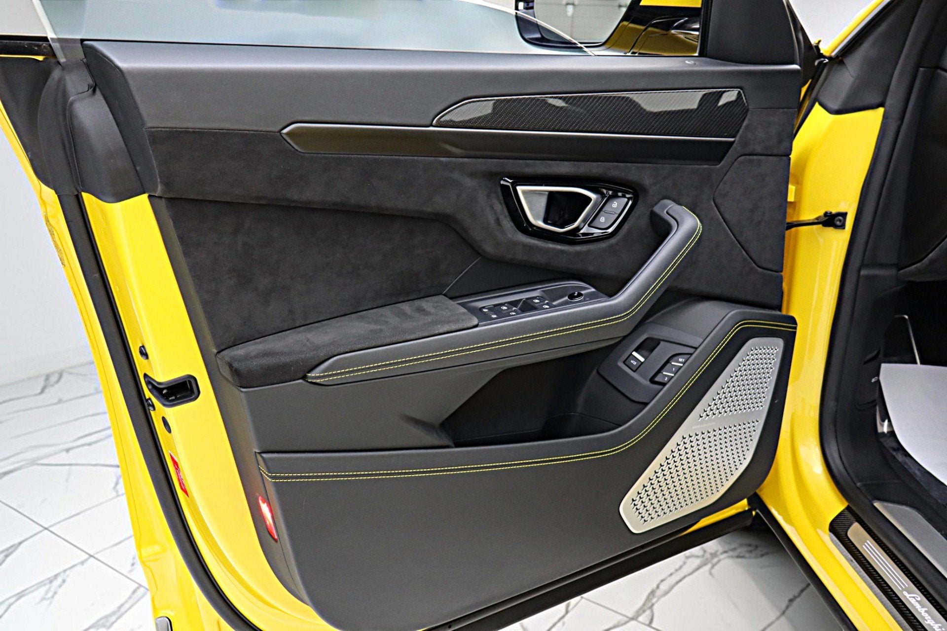 2022 Lamborghini Urus /SELEZIONE PRE-OWNED CERTIFIED