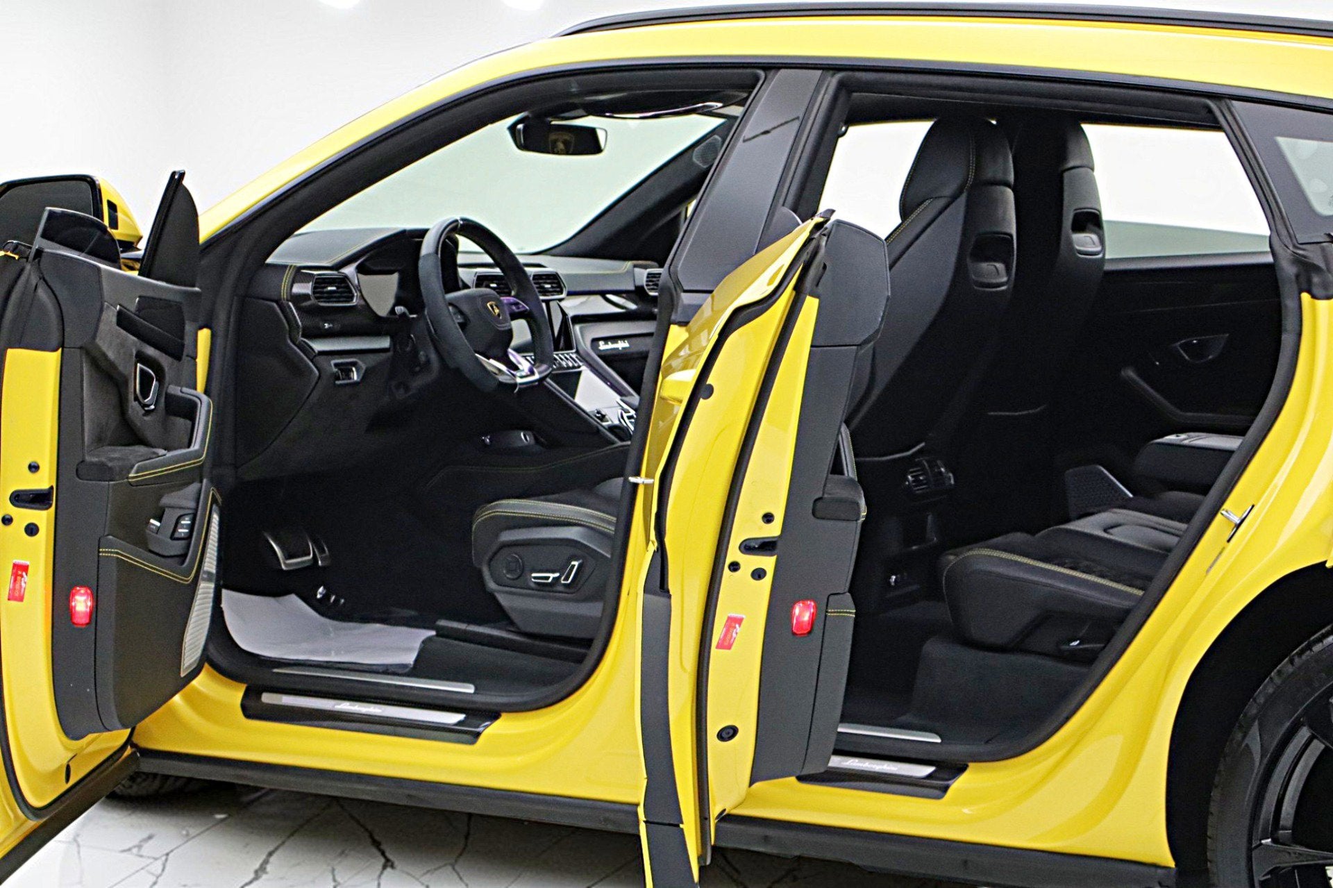 2022 Lamborghini Urus /SELEZIONE PRE-OWNED CERTIFIED