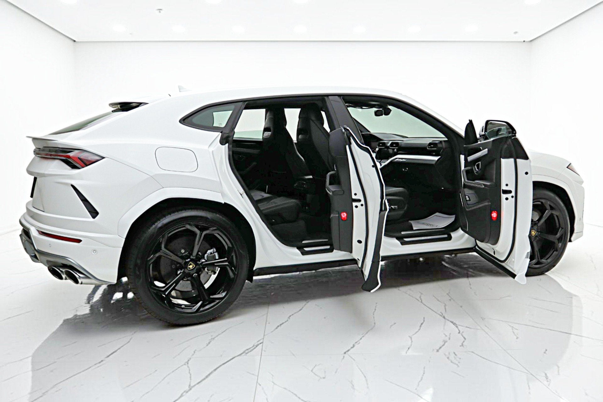 2020 Lamborghini Urus /SELEZIONE PRE-OWNED CERTIFIED