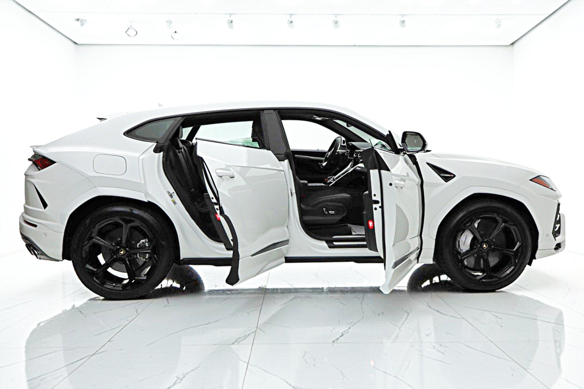 2020 Lamborghini Urus /SELEZIONE PRE-OWNED CERTIFIED