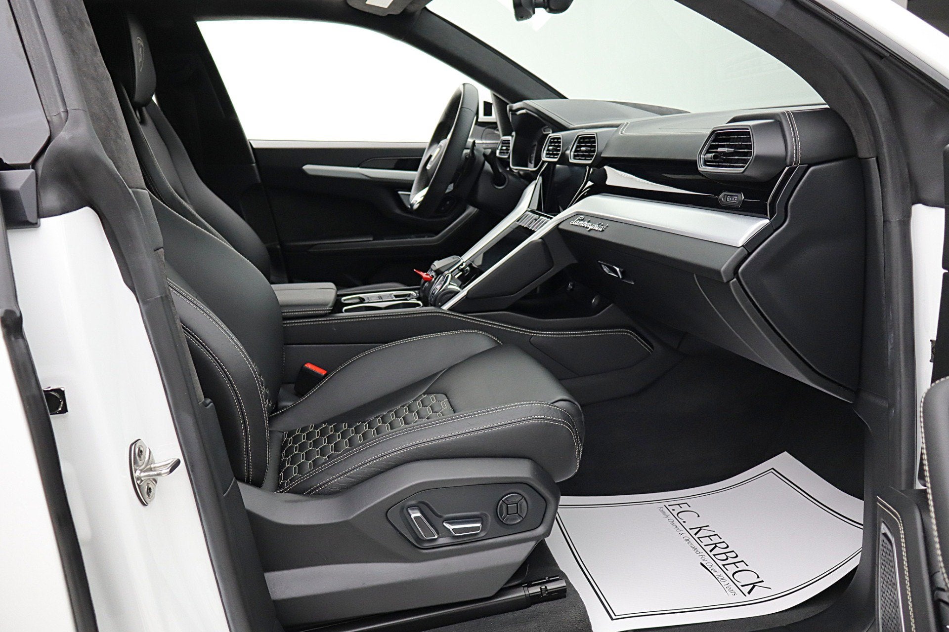2020 Lamborghini Urus /SELEZIONE PRE-OWNED CERTIFIED