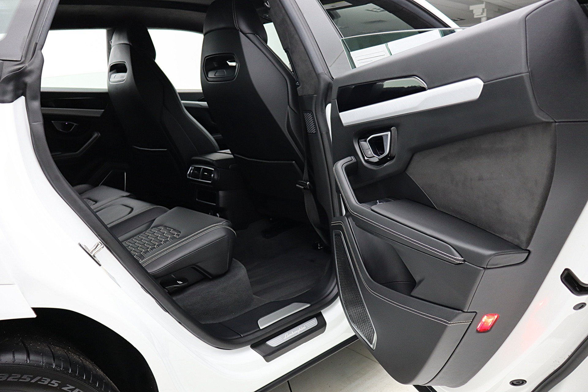 2020 Lamborghini Urus /SELEZIONE PRE-OWNED CERTIFIED