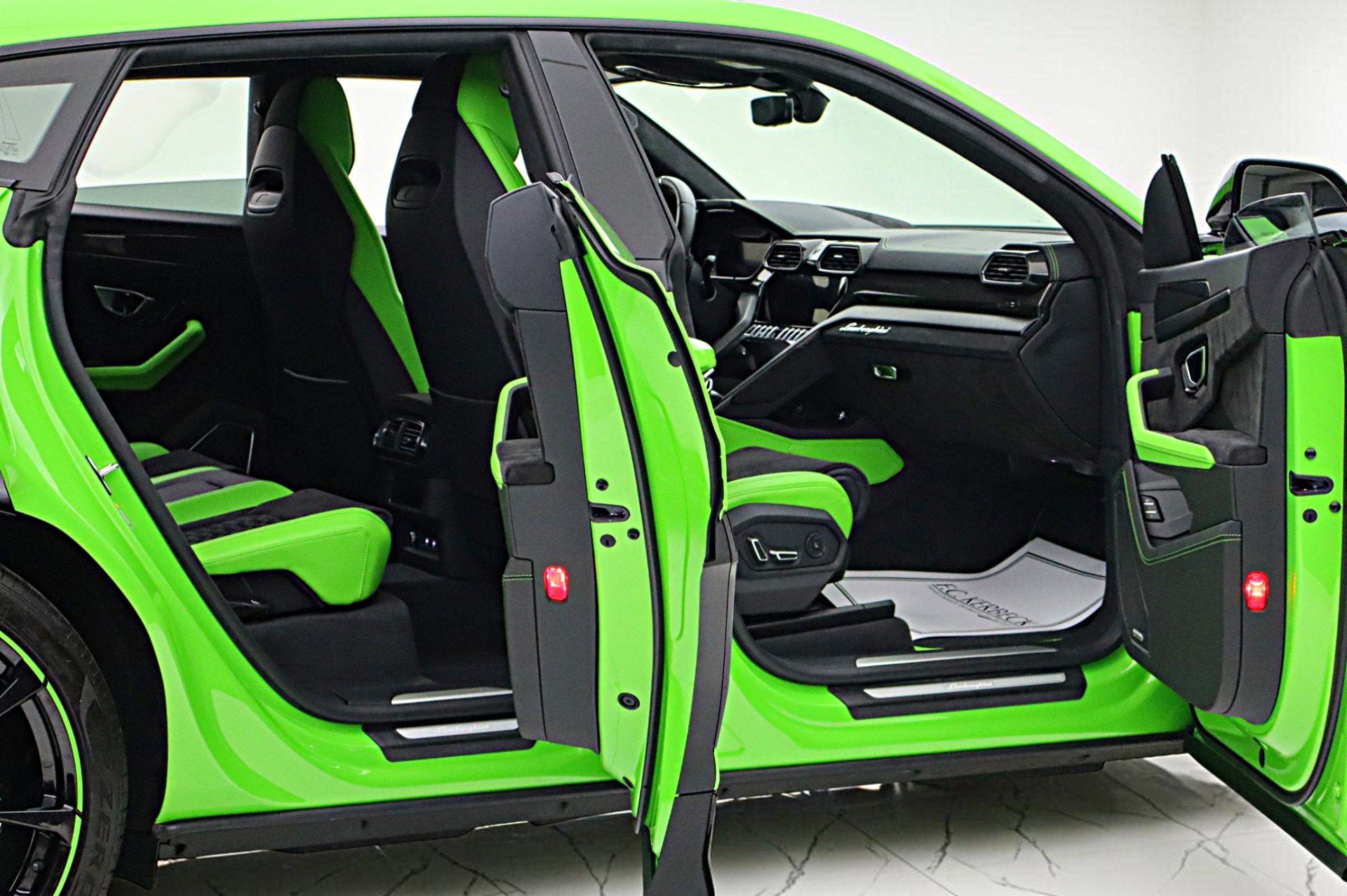 2021 Lamborghini Urus Urus SELEZIONE PRE-OWNED CERTIFIED