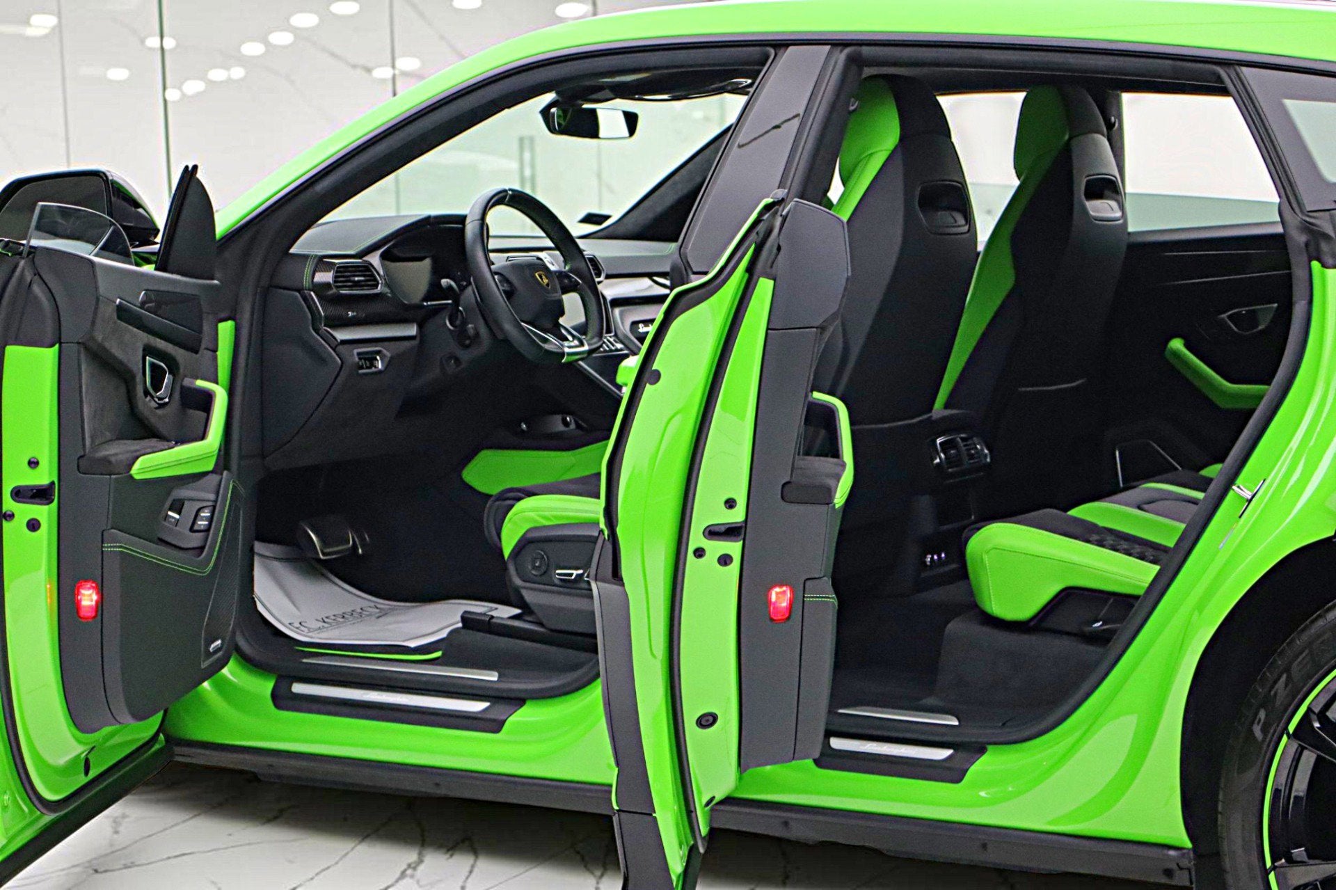 2021 Lamborghini Urus Urus SELEZIONE PRE-OWNED CERTIFIED