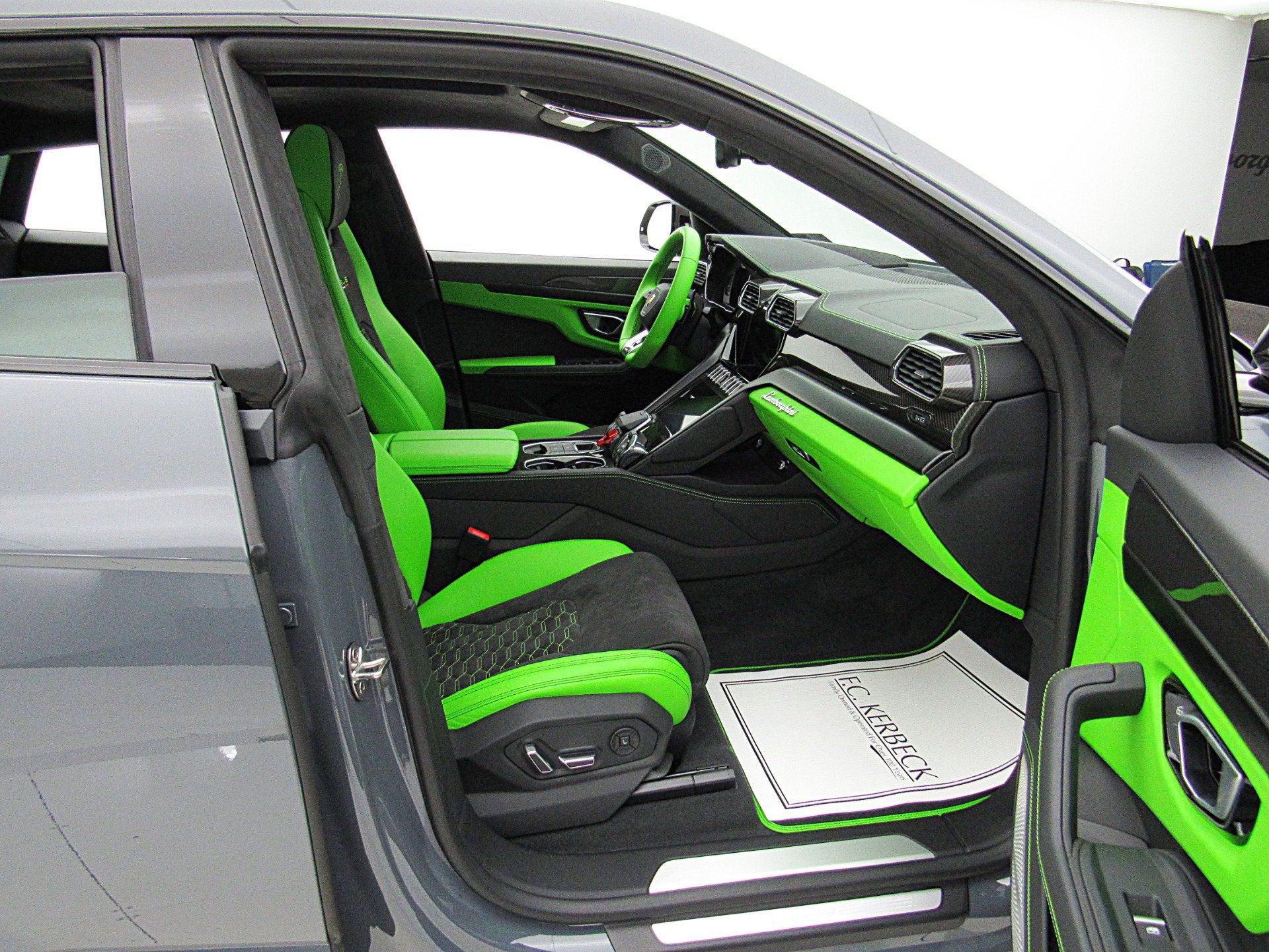 2022 Lamborghini Urus SELEZIONE PRE-OWNED CERTIFIED