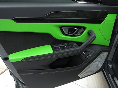 2022 Lamborghini Urus SELEZIONE PRE-OWNED CERTIFIED