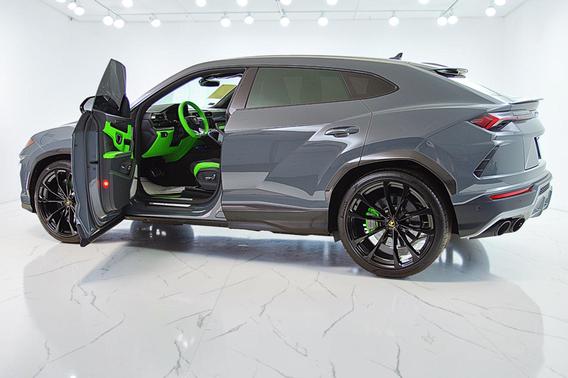 2022 Lamborghini Urus SELEZIONE PRE-OWNED CERTIFIED