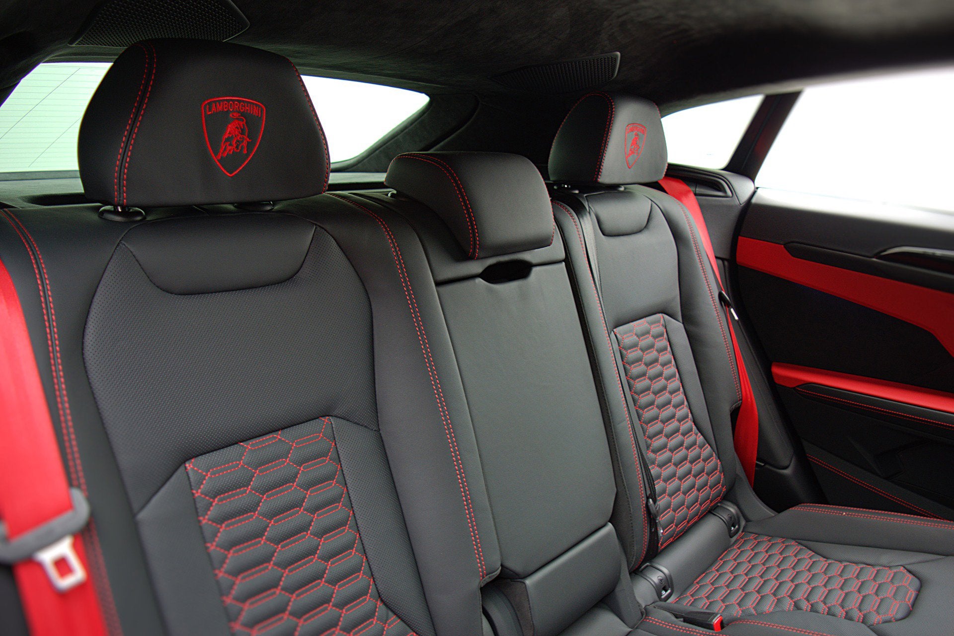 2022 Lamborghini Urus /SELEZIONE PRE-OWNED CERTIFIED