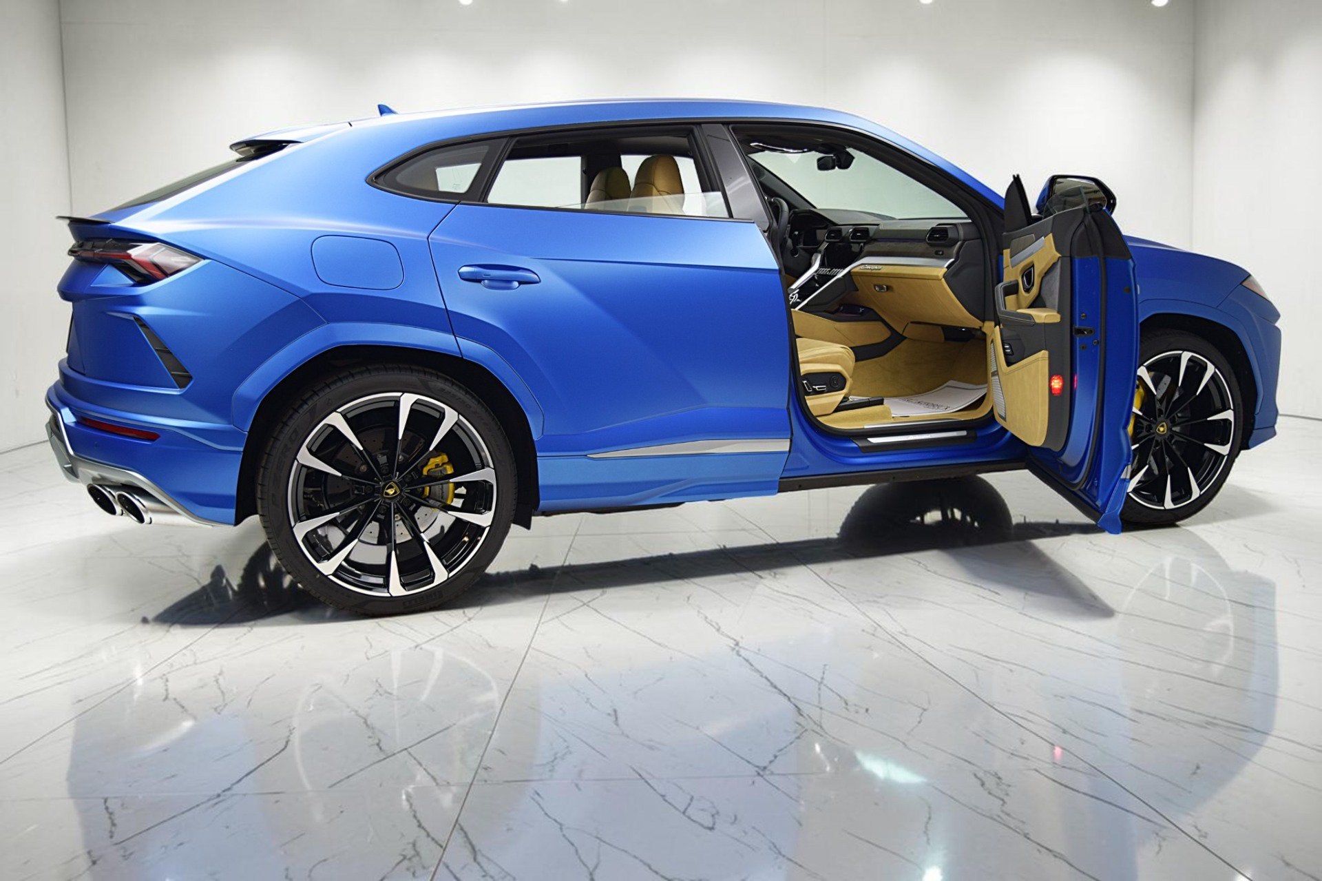 2022 Lamborghini Urus /SELEZIONE PRE-OWNED CERTIFIED