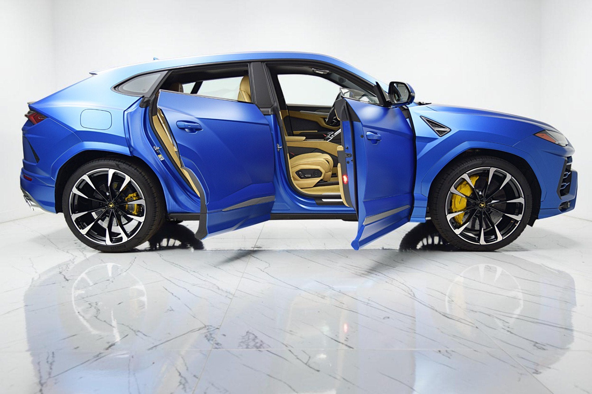 2022 Lamborghini Urus /SELEZIONE PRE-OWNED CERTIFIED