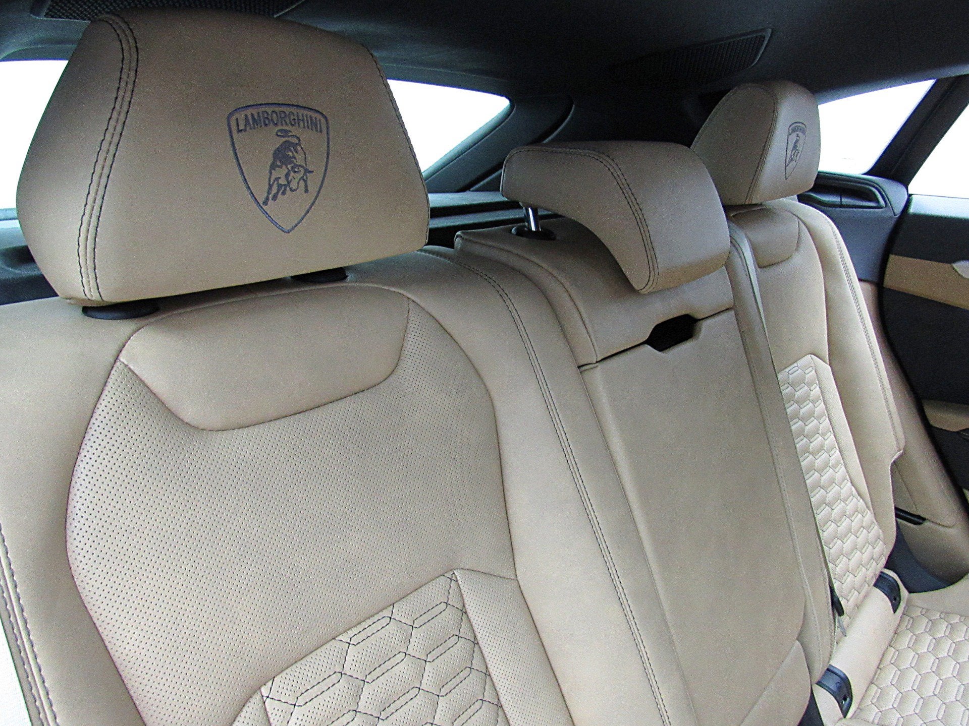 2022 Lamborghini Urus /SELEZIONE PRE-OWNED CERTIFIED