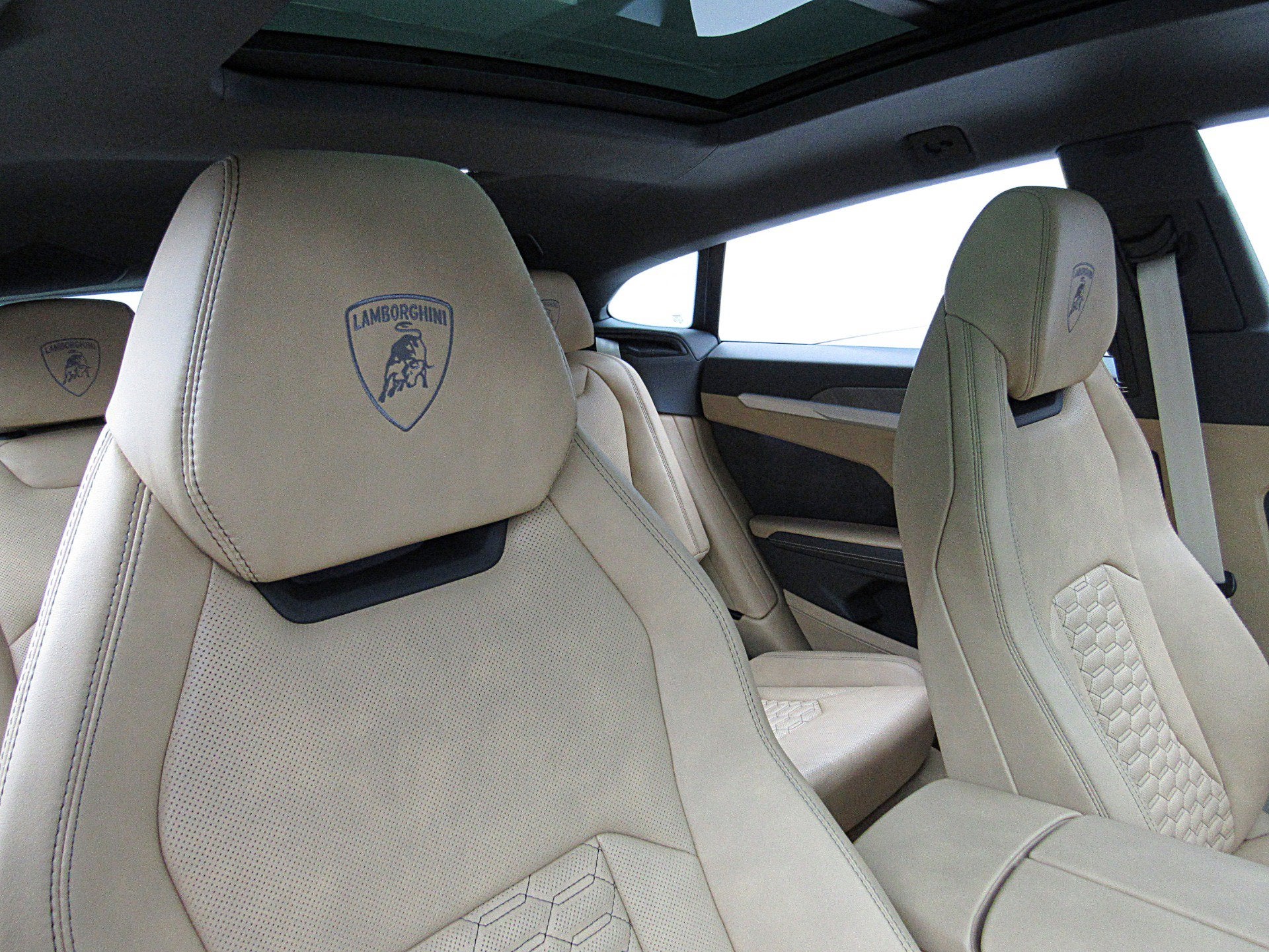 2022 Lamborghini Urus /SELEZIONE PRE-OWNED CERTIFIED