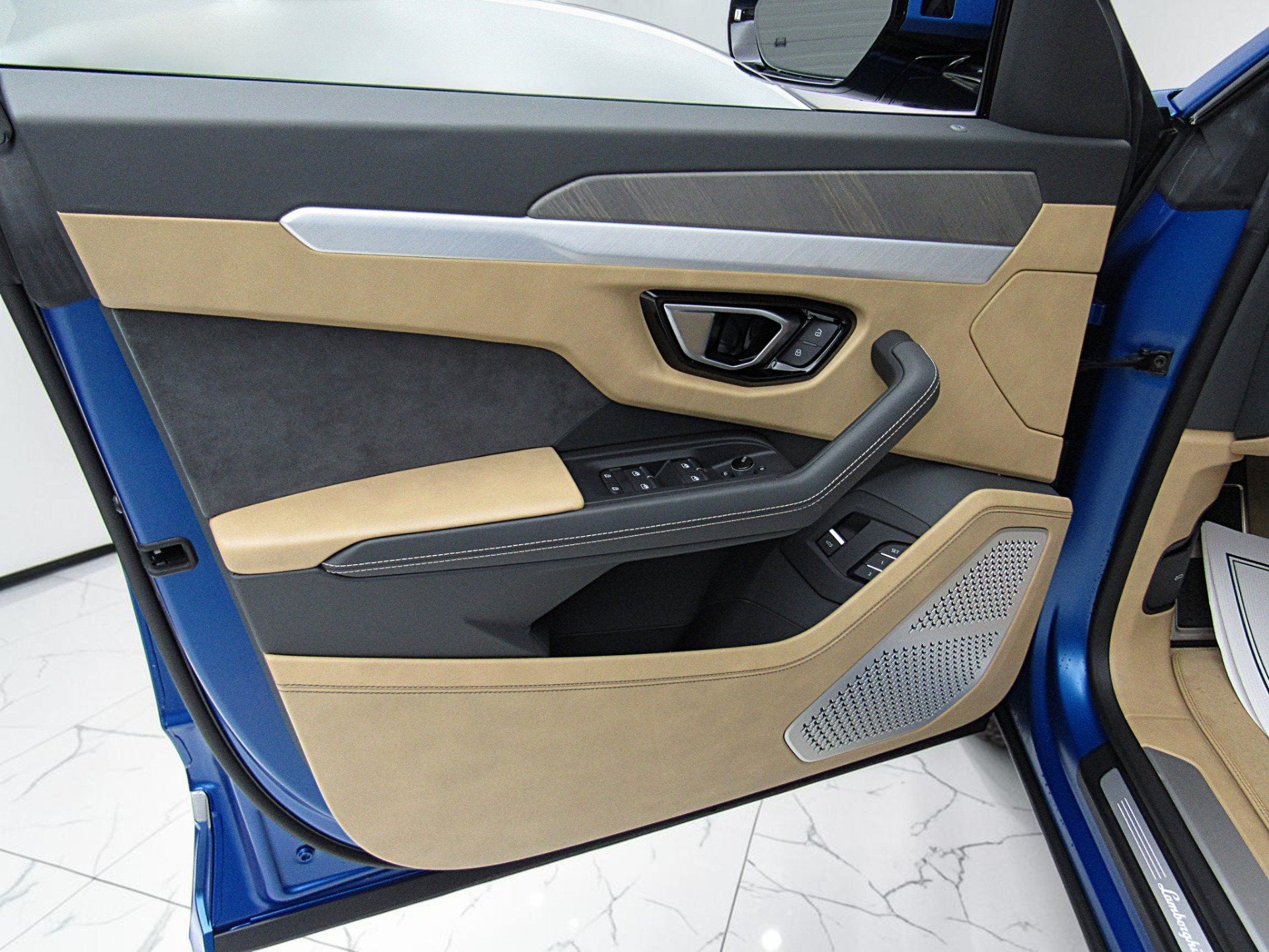 2022 Lamborghini Urus /SELEZIONE PRE-OWNED CERTIFIED